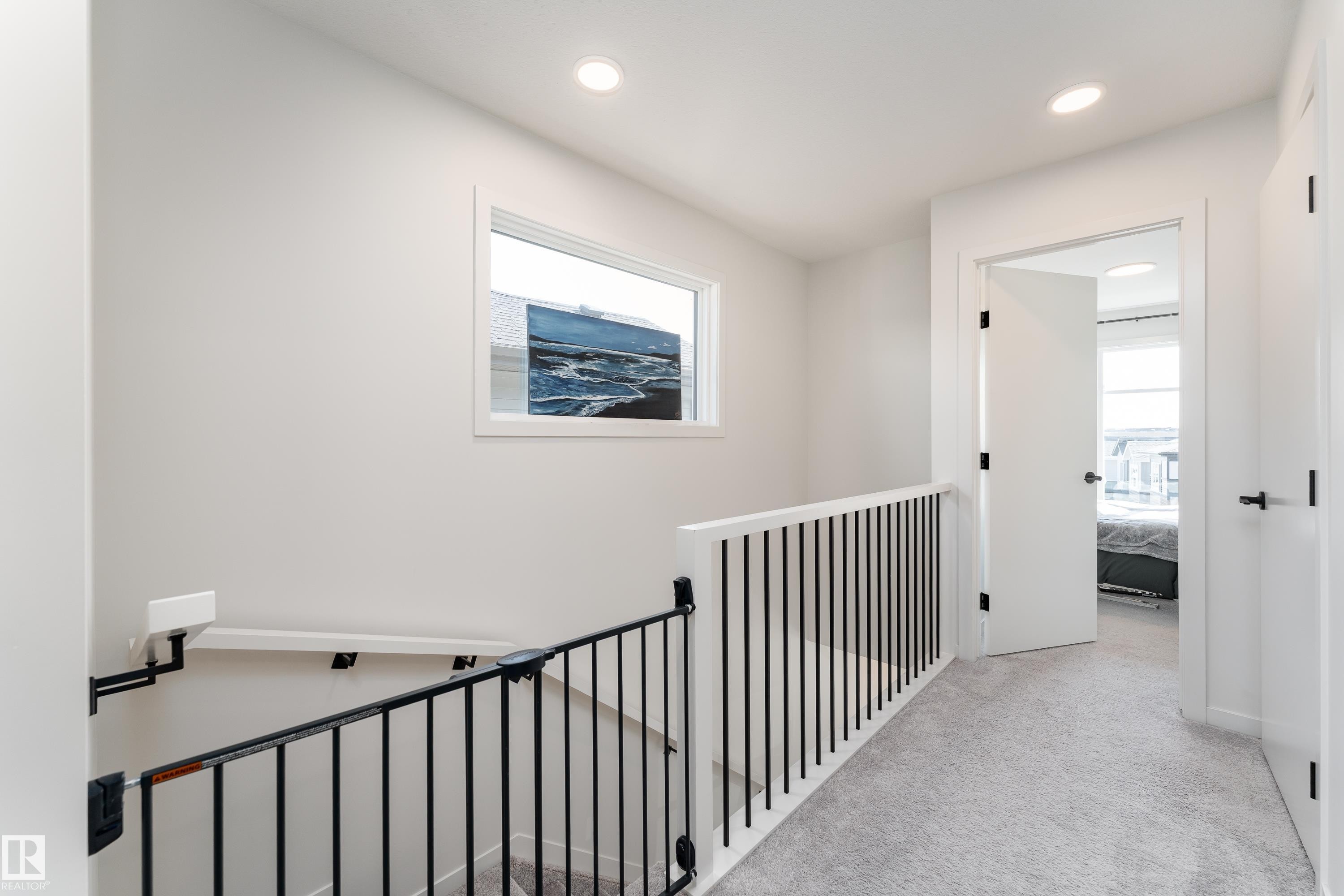 516 37 Street Sw, Edmonton, AB - Indoor Photo Showing Other Room
