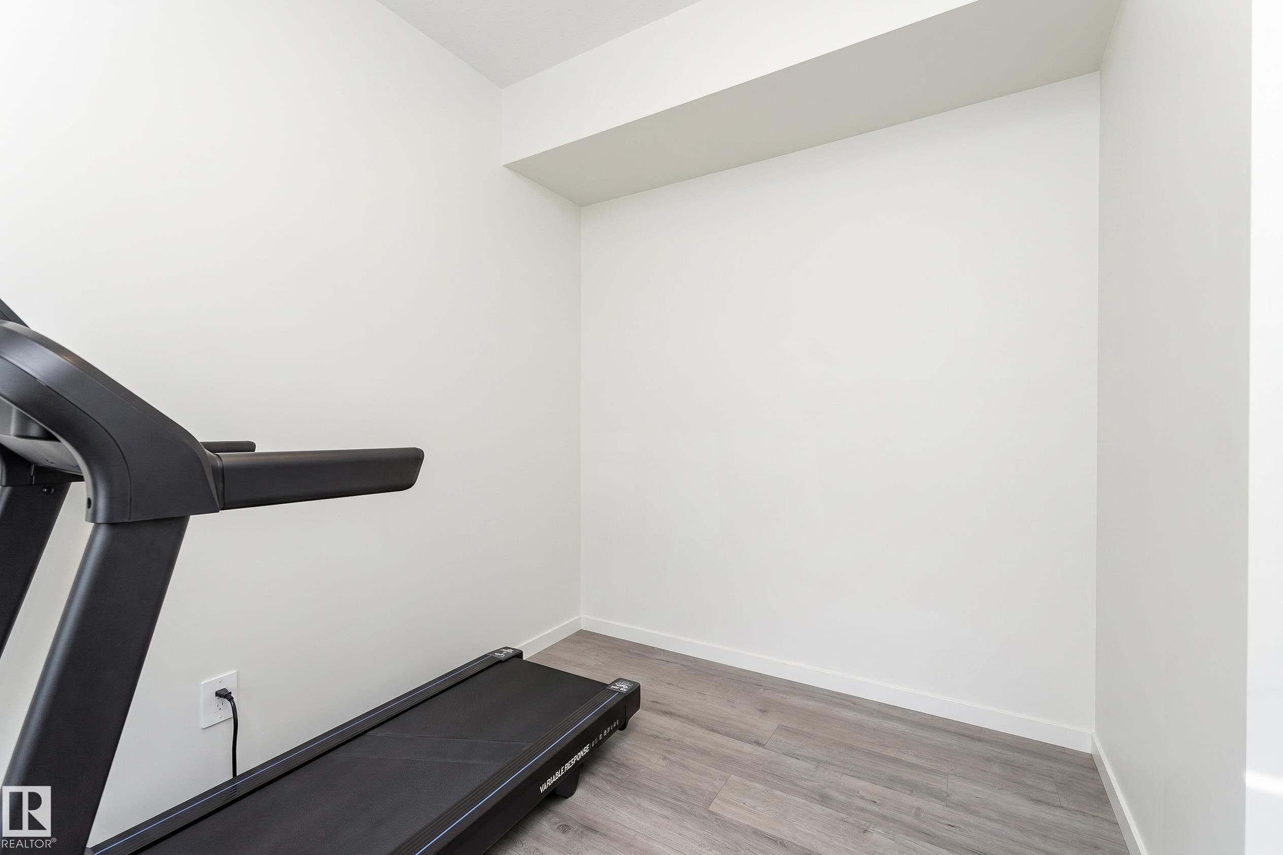 516 37 Street Sw, Edmonton, AB - Indoor Photo Showing Other Room