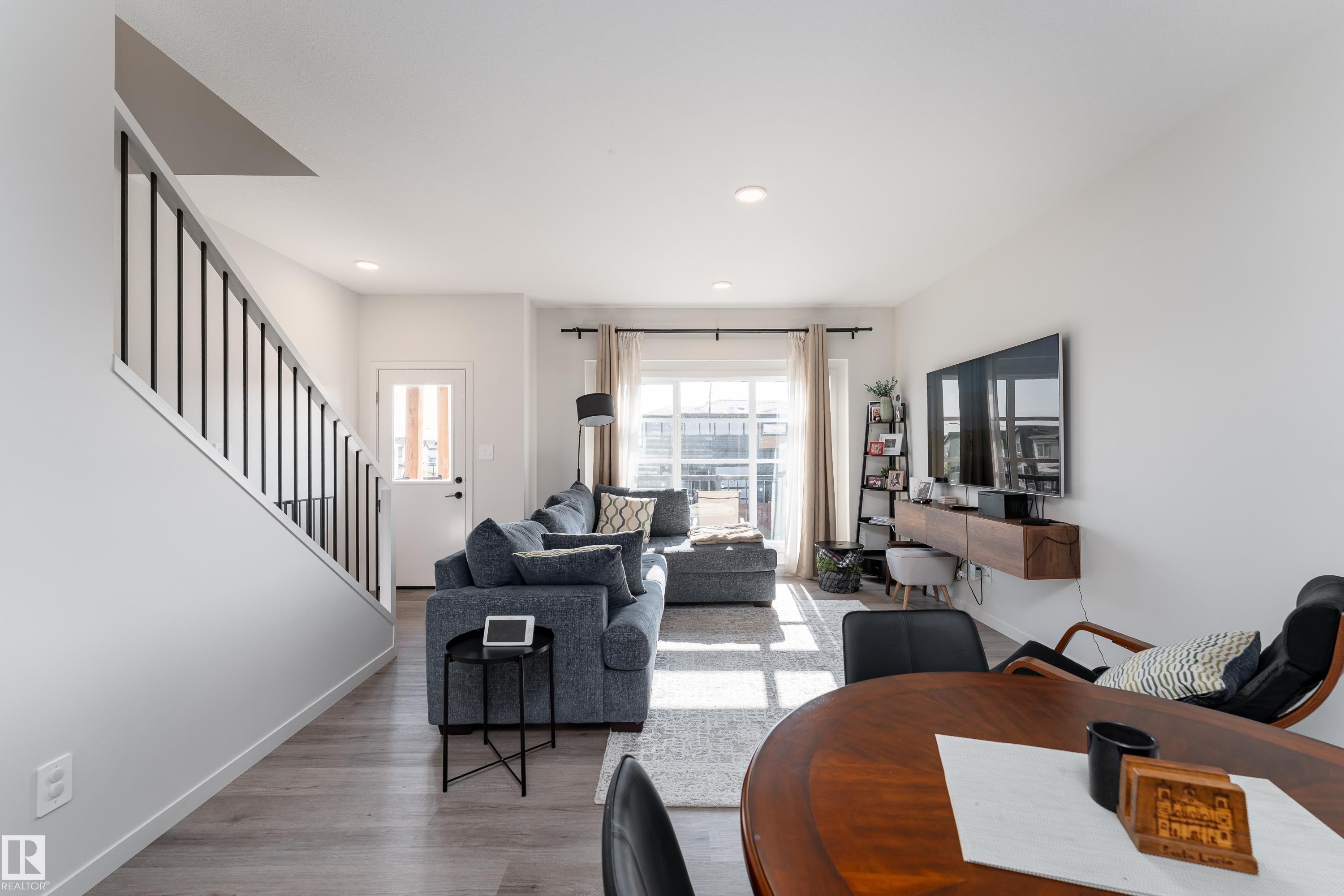 516 37 Street Sw, Edmonton, AB - Indoor