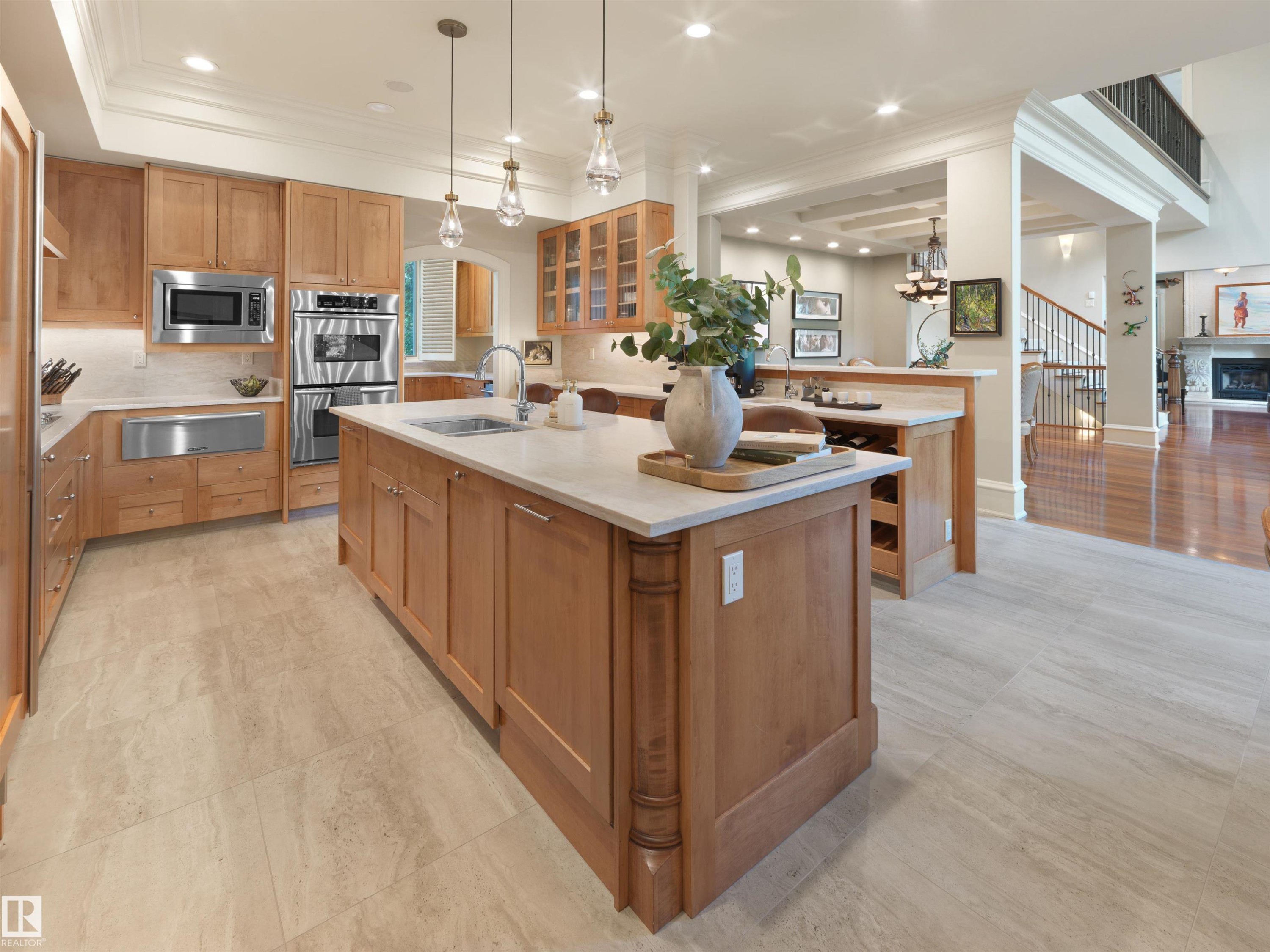 237 Wilson Lane Nw, Edmonton, AB - Indoor Photo Showing Kitchen With Upgraded Kitchen
