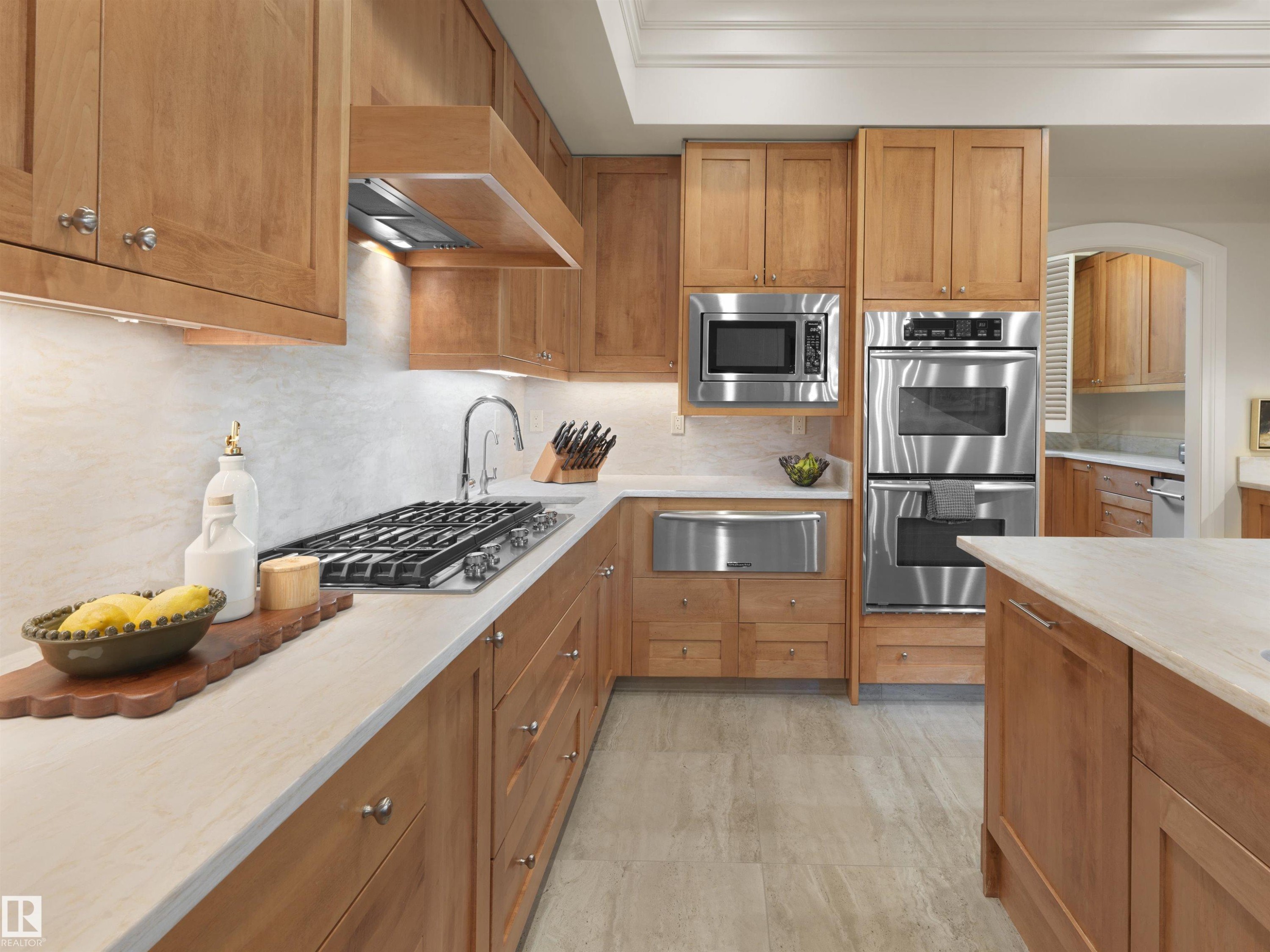 237 Wilson Lane Nw, Edmonton, AB - Indoor Photo Showing Kitchen With Upgraded Kitchen