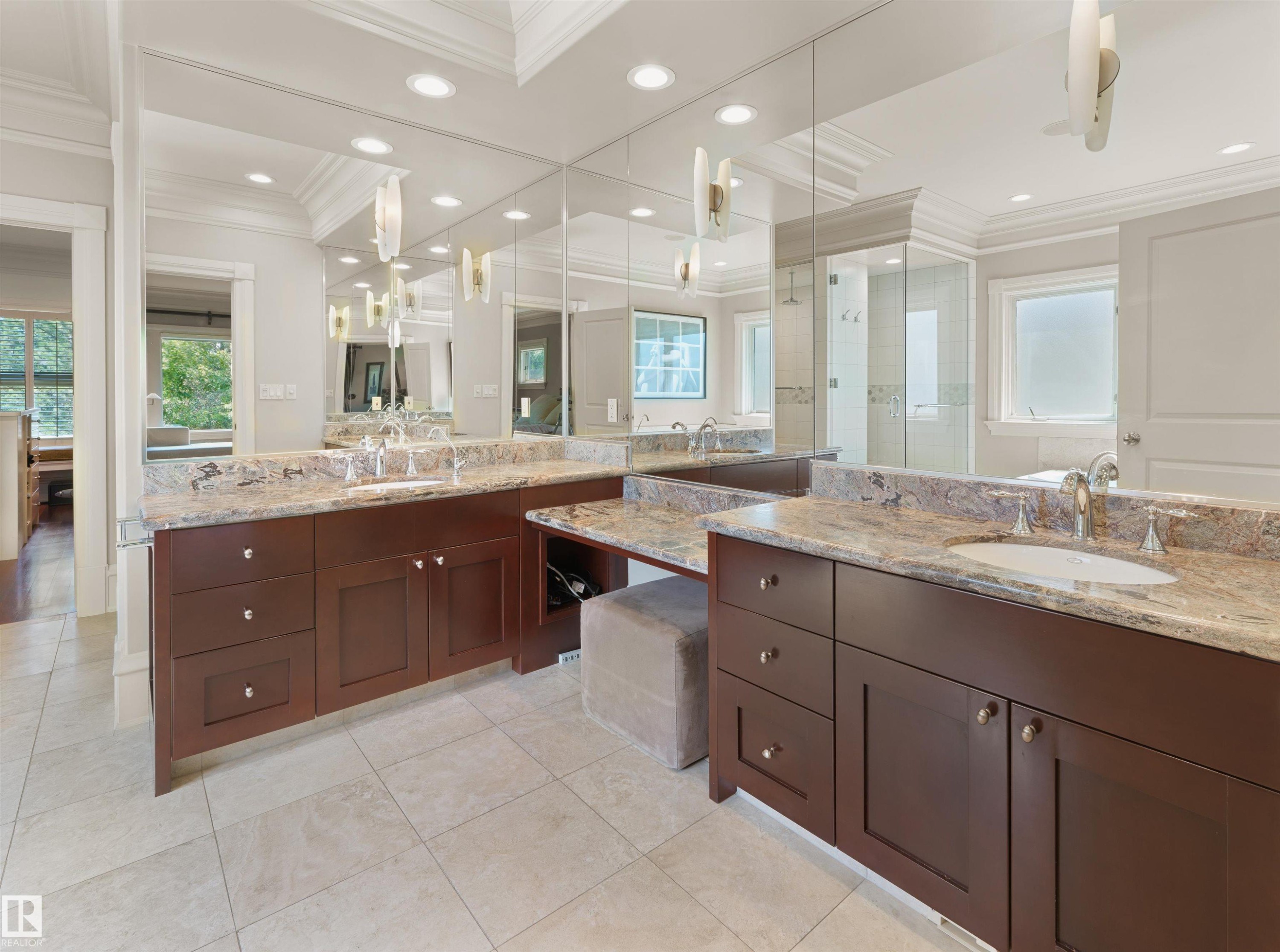 237 Wilson Lane Nw, Edmonton, AB - Indoor Photo Showing Bathroom