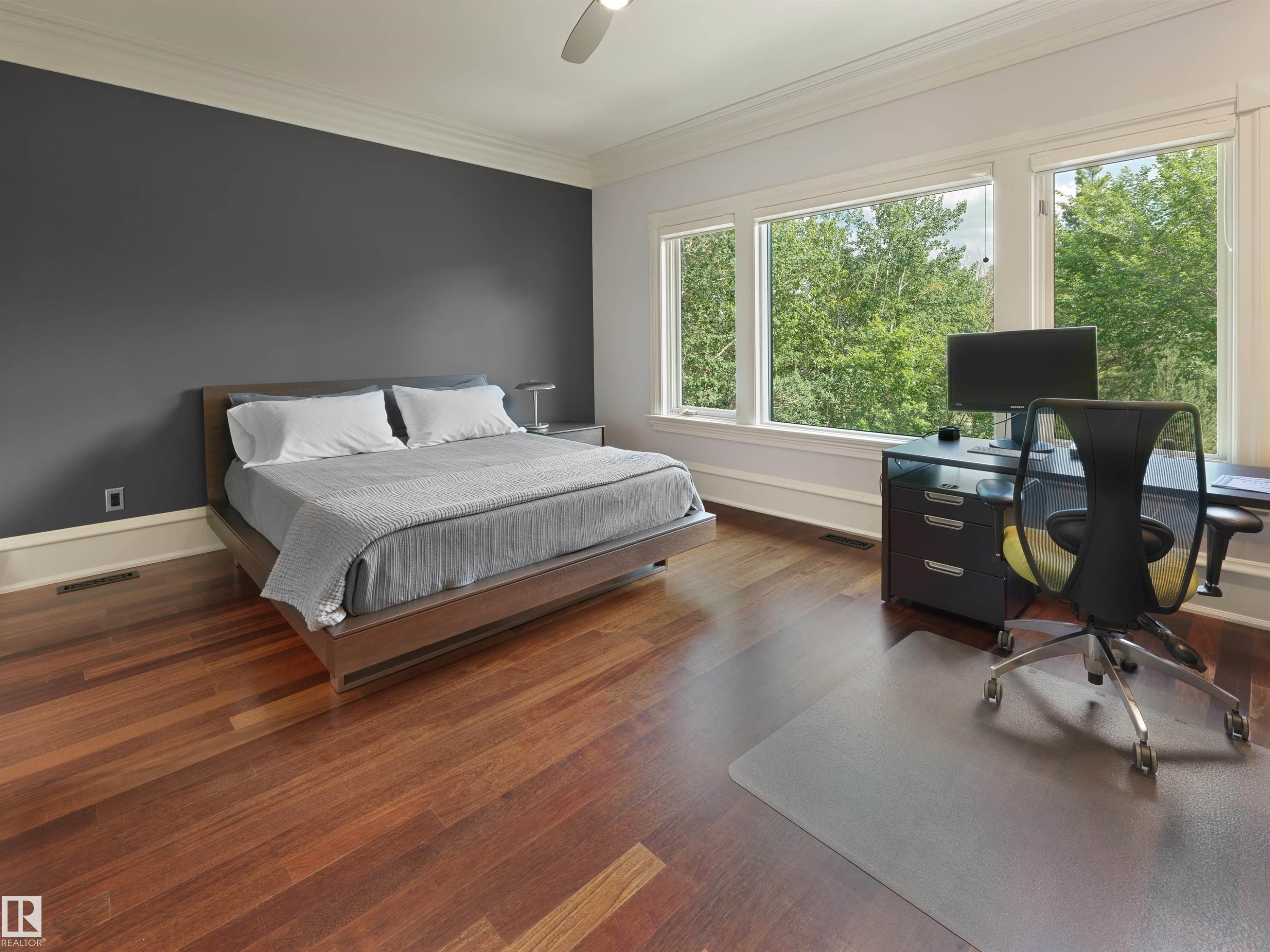 237 Wilson Lane Nw, Edmonton, AB - Indoor Photo Showing Bedroom
