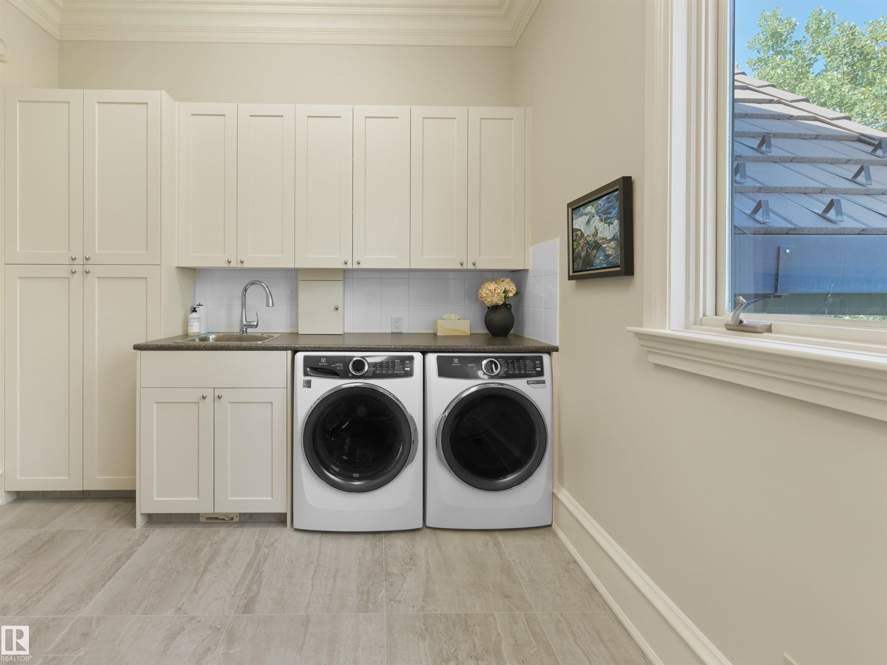 237 Wilson Lane Nw, Edmonton, AB - Indoor Photo Showing Laundry Room