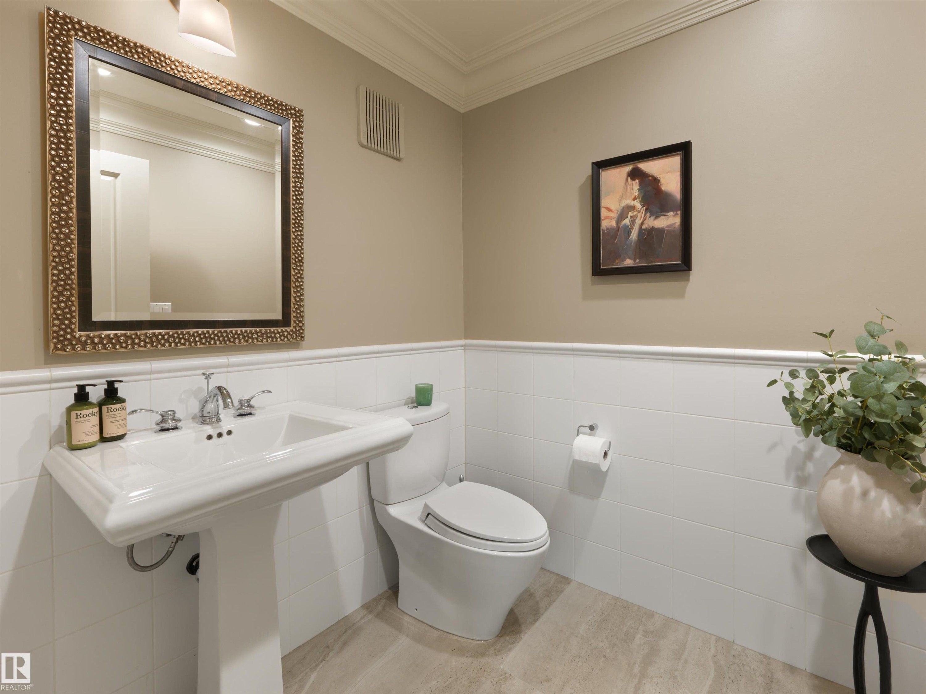 237 Wilson Lane Nw, Edmonton, AB - Indoor Photo Showing Bathroom