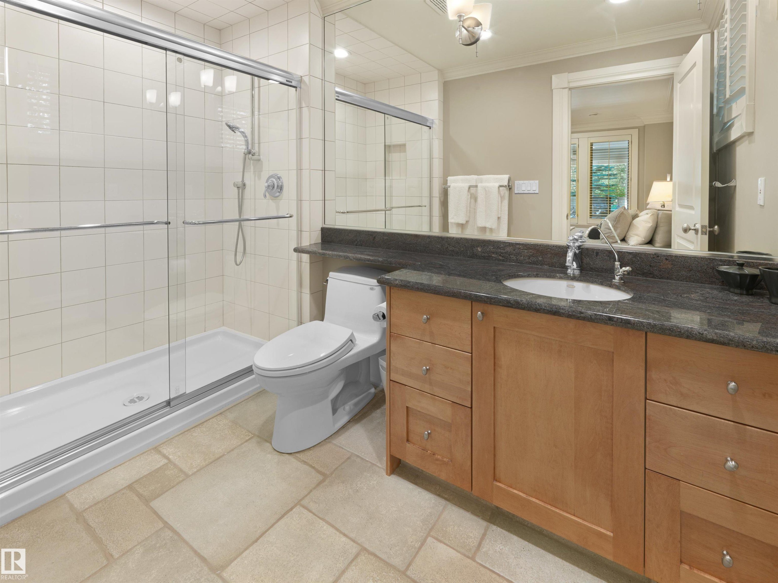 237 Wilson Lane Nw, Edmonton, AB - Indoor Photo Showing Bathroom