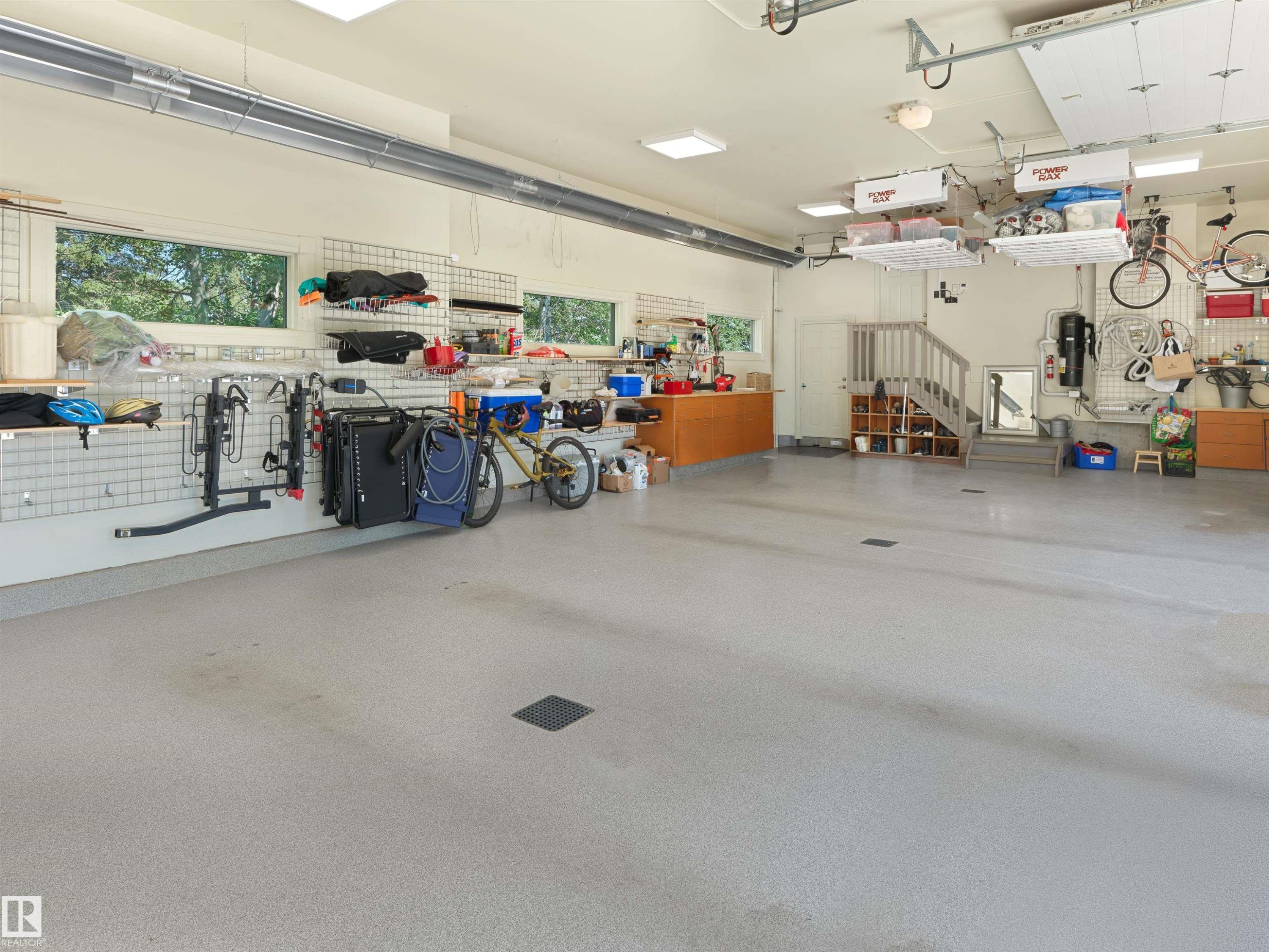 237 Wilson Lane Nw, Edmonton, AB - Indoor Photo Showing Garage