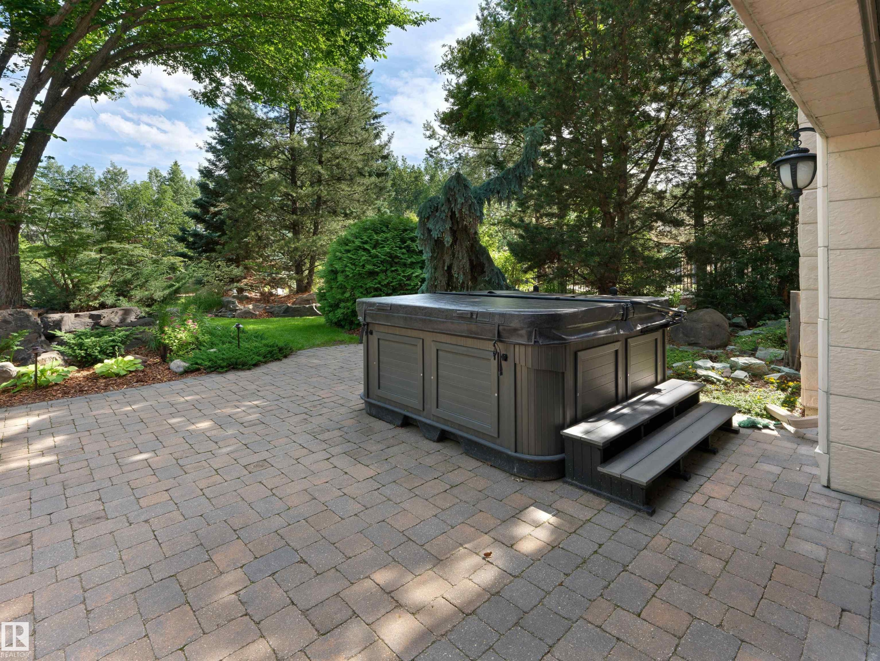 237 Wilson Lane Nw, Edmonton, AB - Outdoor