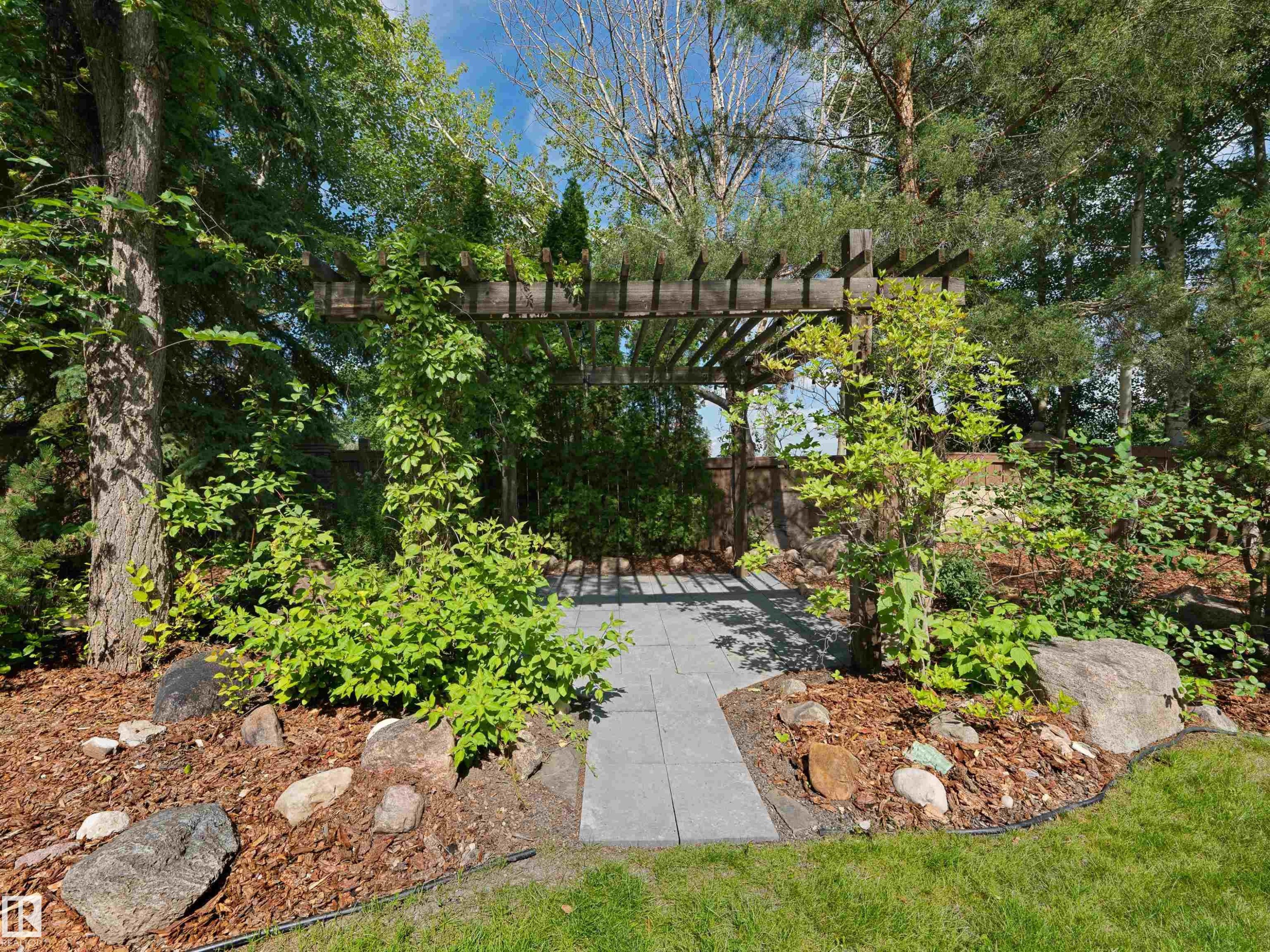 237 Wilson Lane Nw, Edmonton, AB - Outdoor