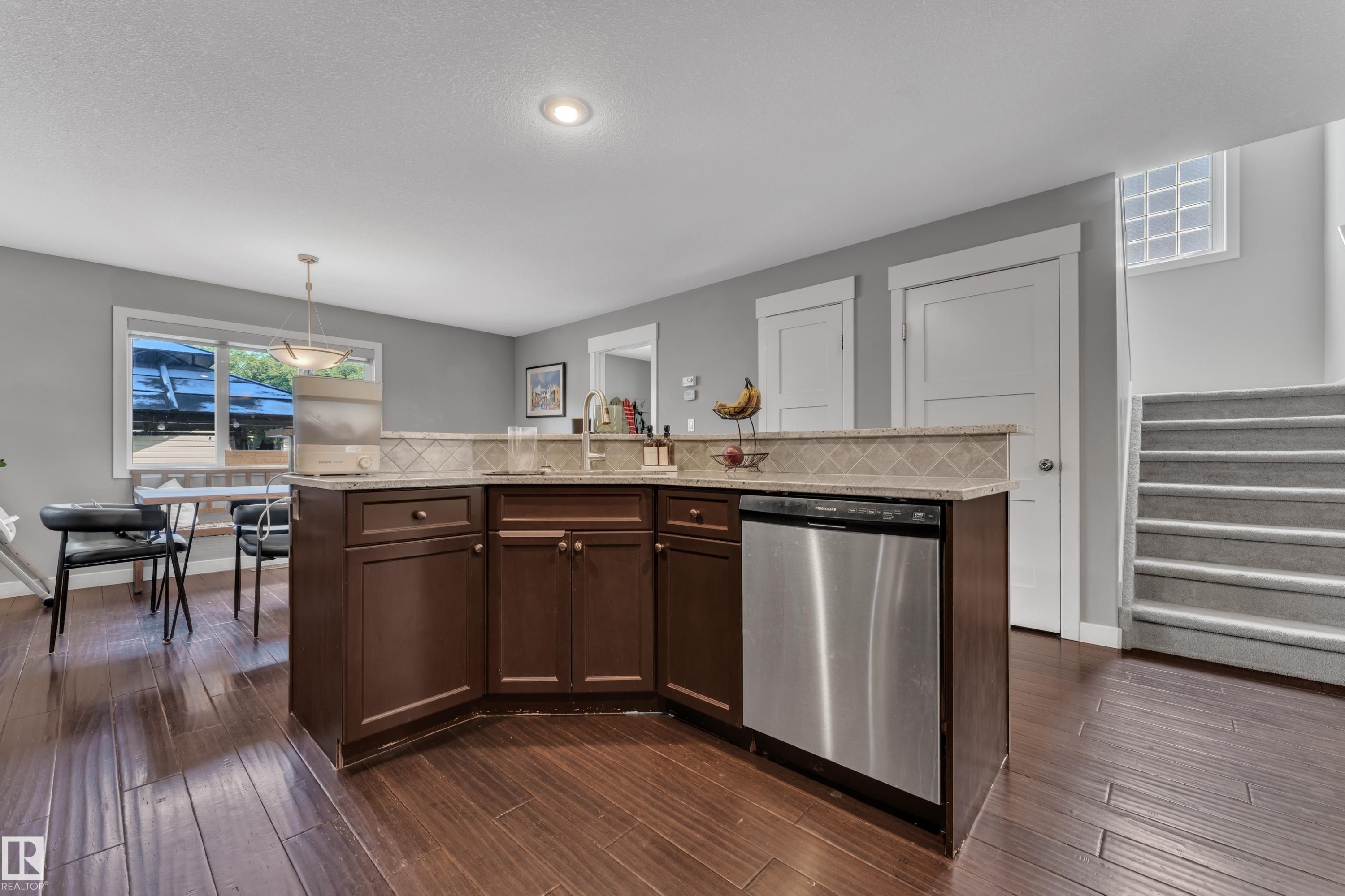 11929 63 Street Nw, Edmonton, AB - Indoor Photo Showing Kitchen
