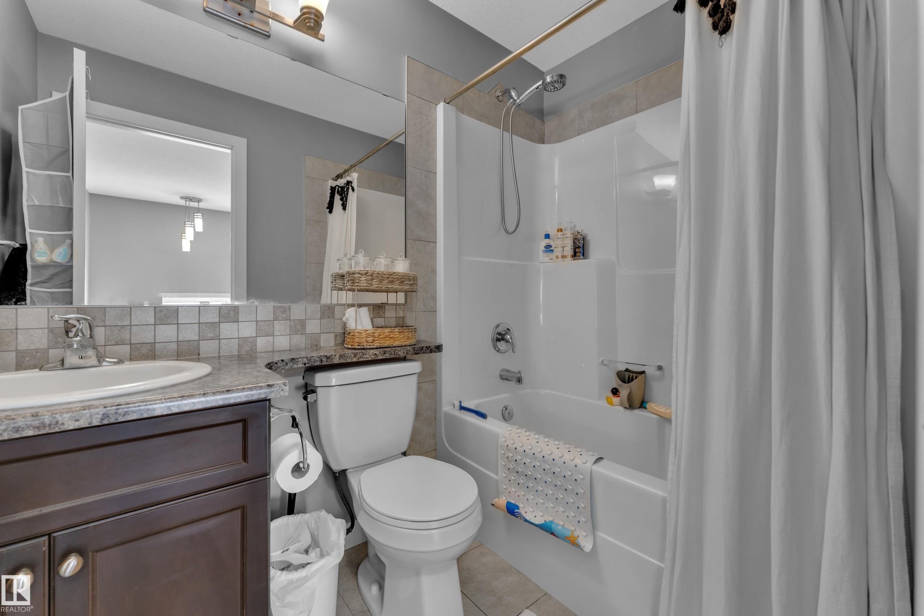 11929 63 Street Nw, Edmonton, AB - Indoor Photo Showing Bathroom