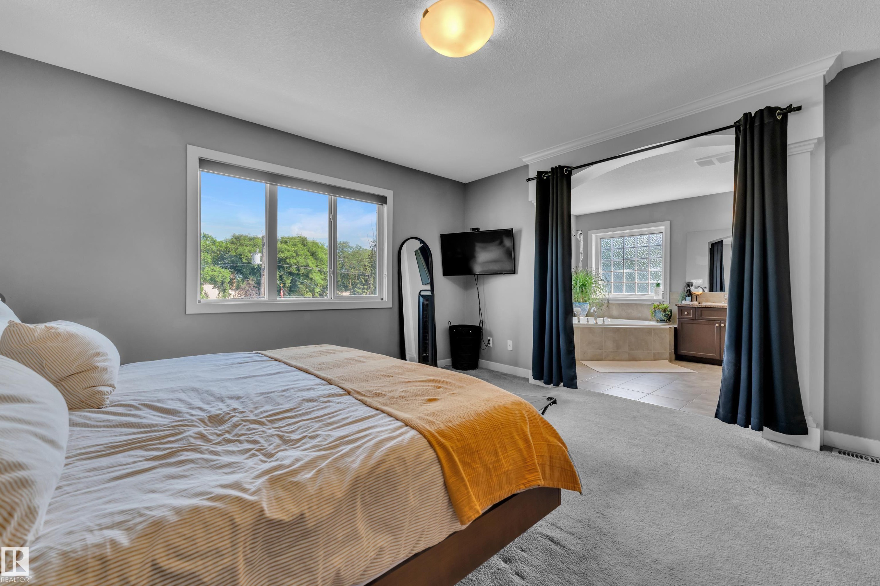 11929 63 Street Nw, Edmonton, AB - Indoor Photo Showing Bedroom