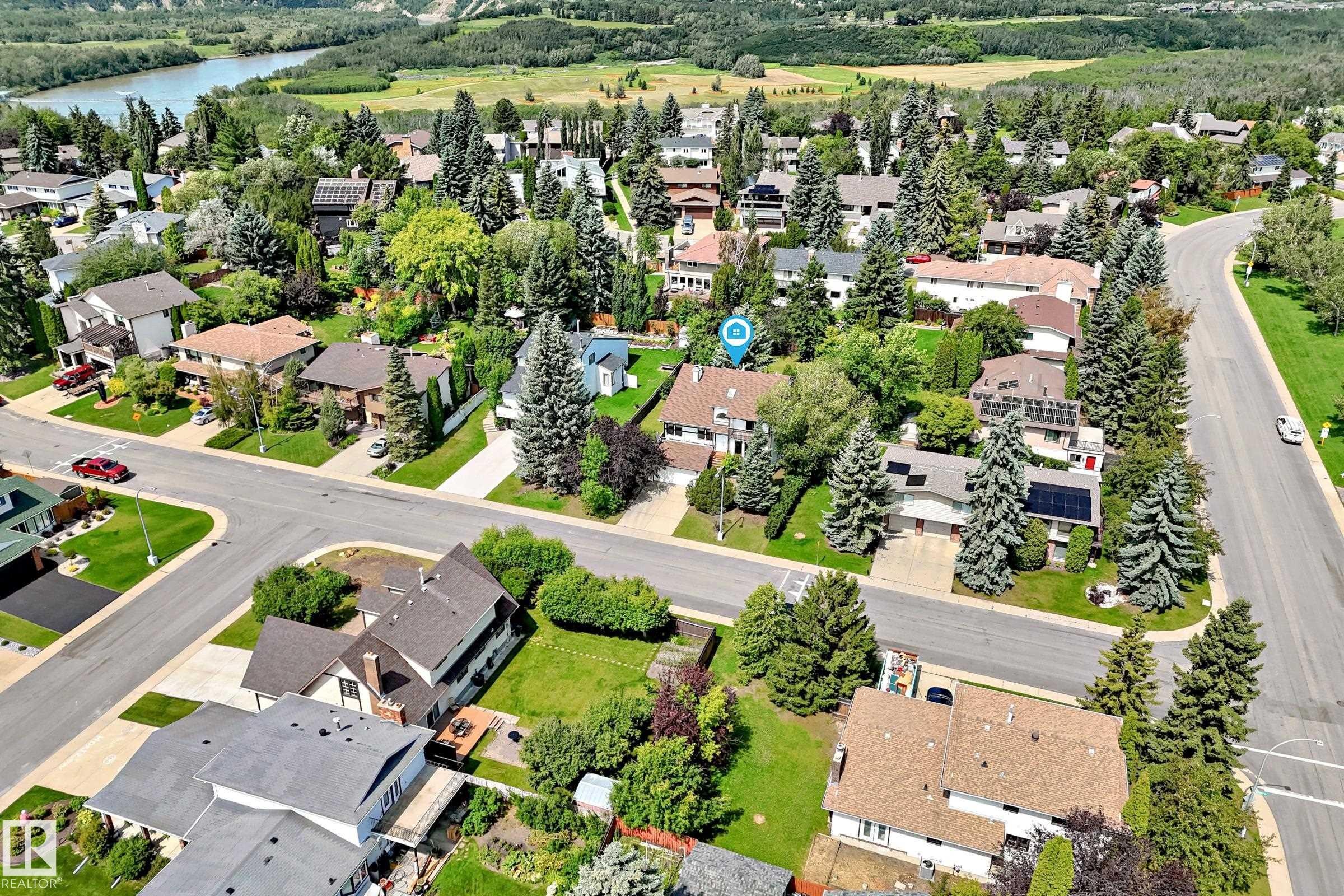 Residential neighborhood featuring mature trees and a curvilinear street design - 4208 Ramsay Road Nw, Edmonton, AB - Outdoor With View