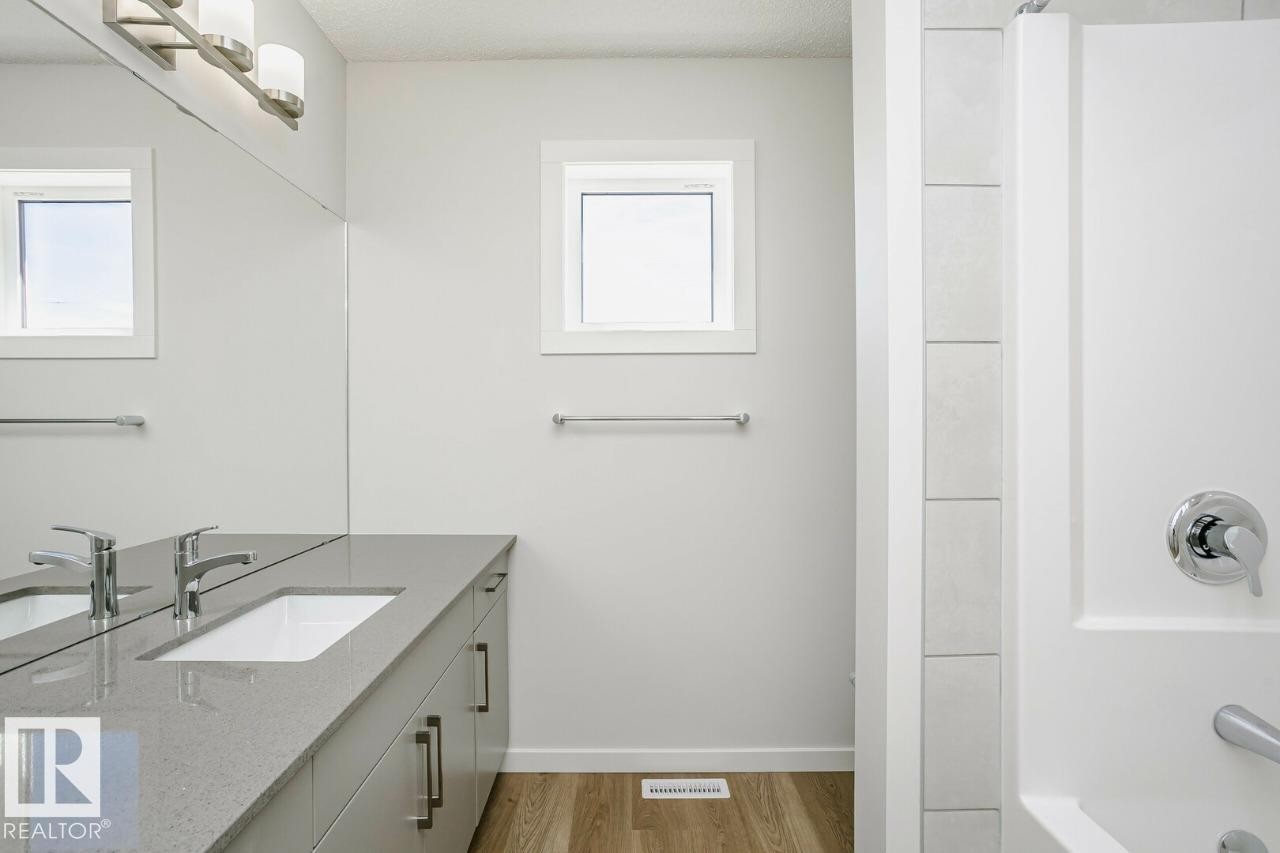 303 Edgemont Drive Nw, Edmonton, AB - Indoor Photo Showing Bathroom