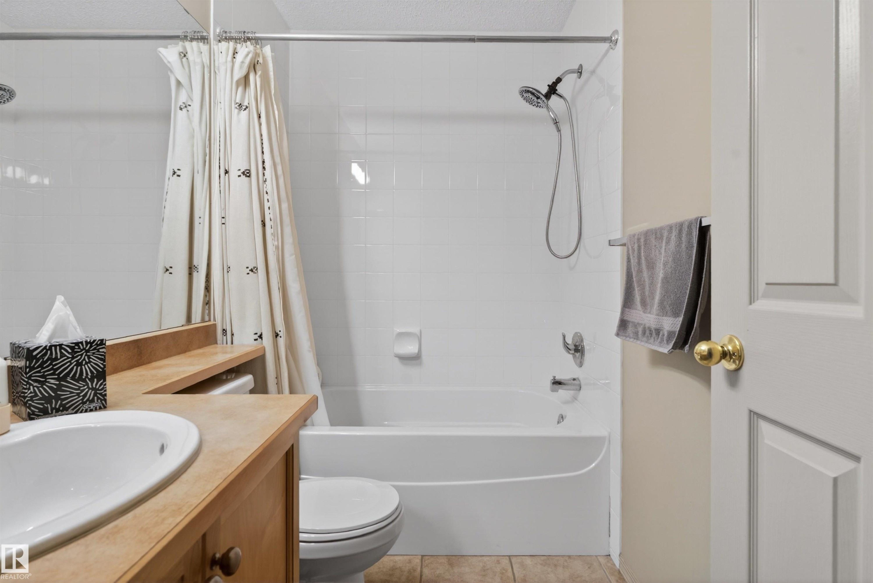 #110 2903 Rabbit Hill Rd Nw, Edmonton, AB - Indoor Photo Showing Bathroom