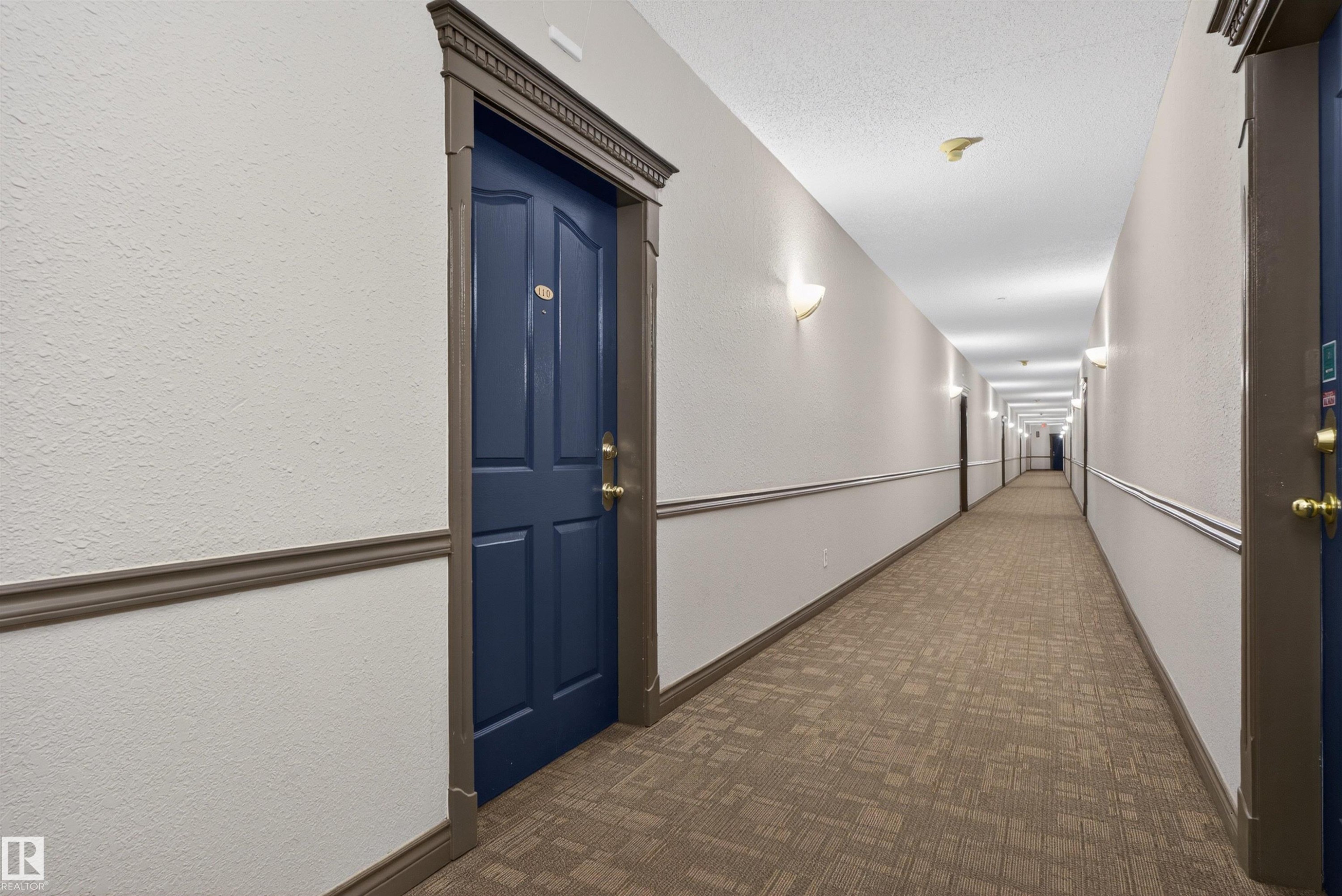 #110 2903 Rabbit Hill Rd Nw, Edmonton, AB - Indoor Photo Showing Other Room