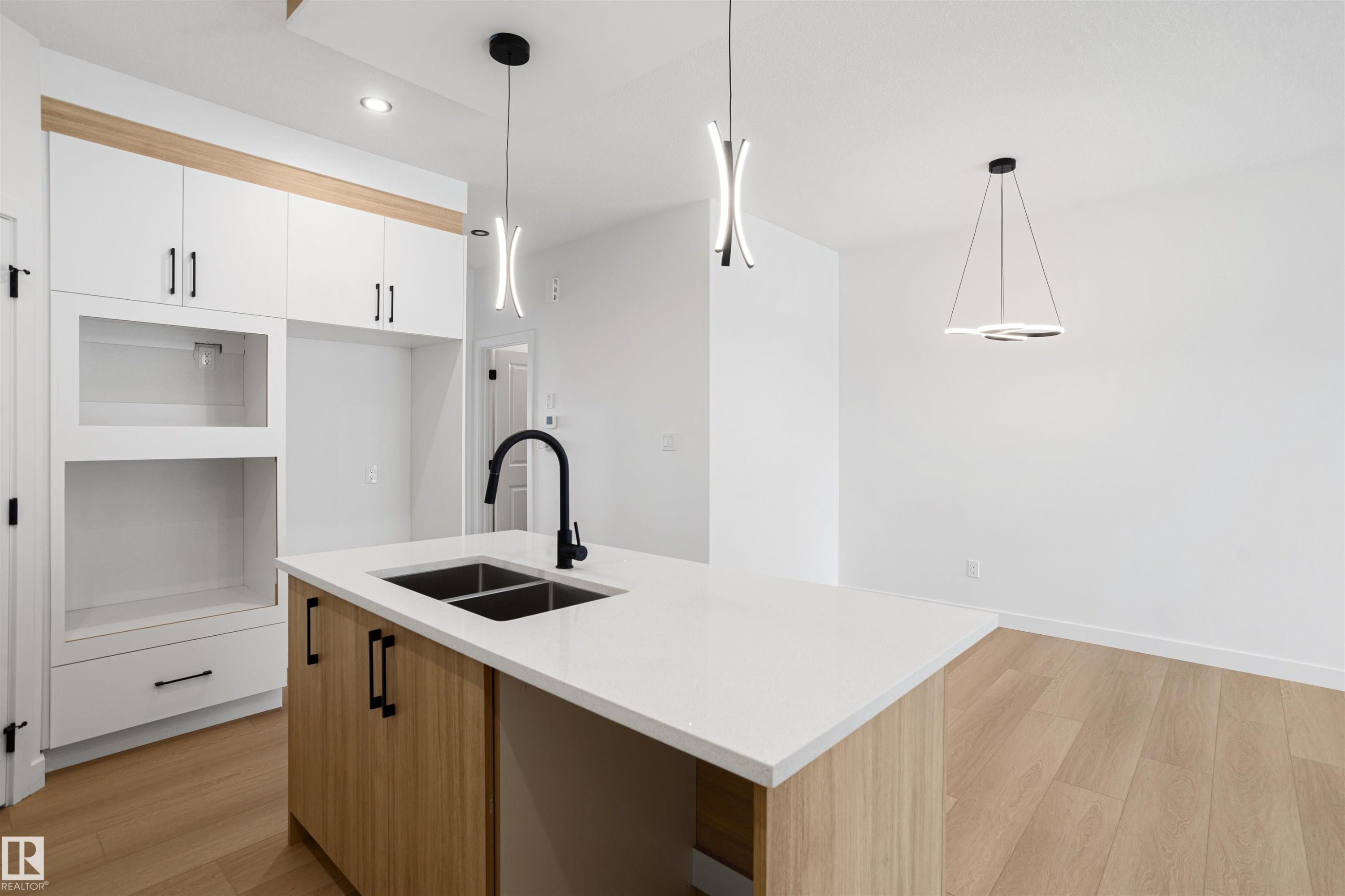 1508 209 Street Nw, Edmonton, AB - Indoor Photo Showing Kitchen With Double Sink With Upgraded Kitchen
