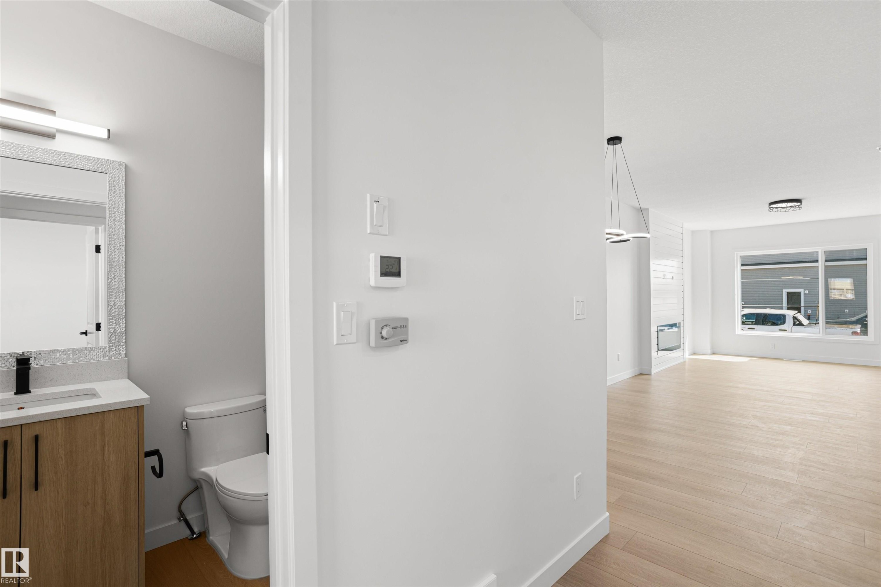 1508 209 Street Nw, Edmonton, AB - Indoor