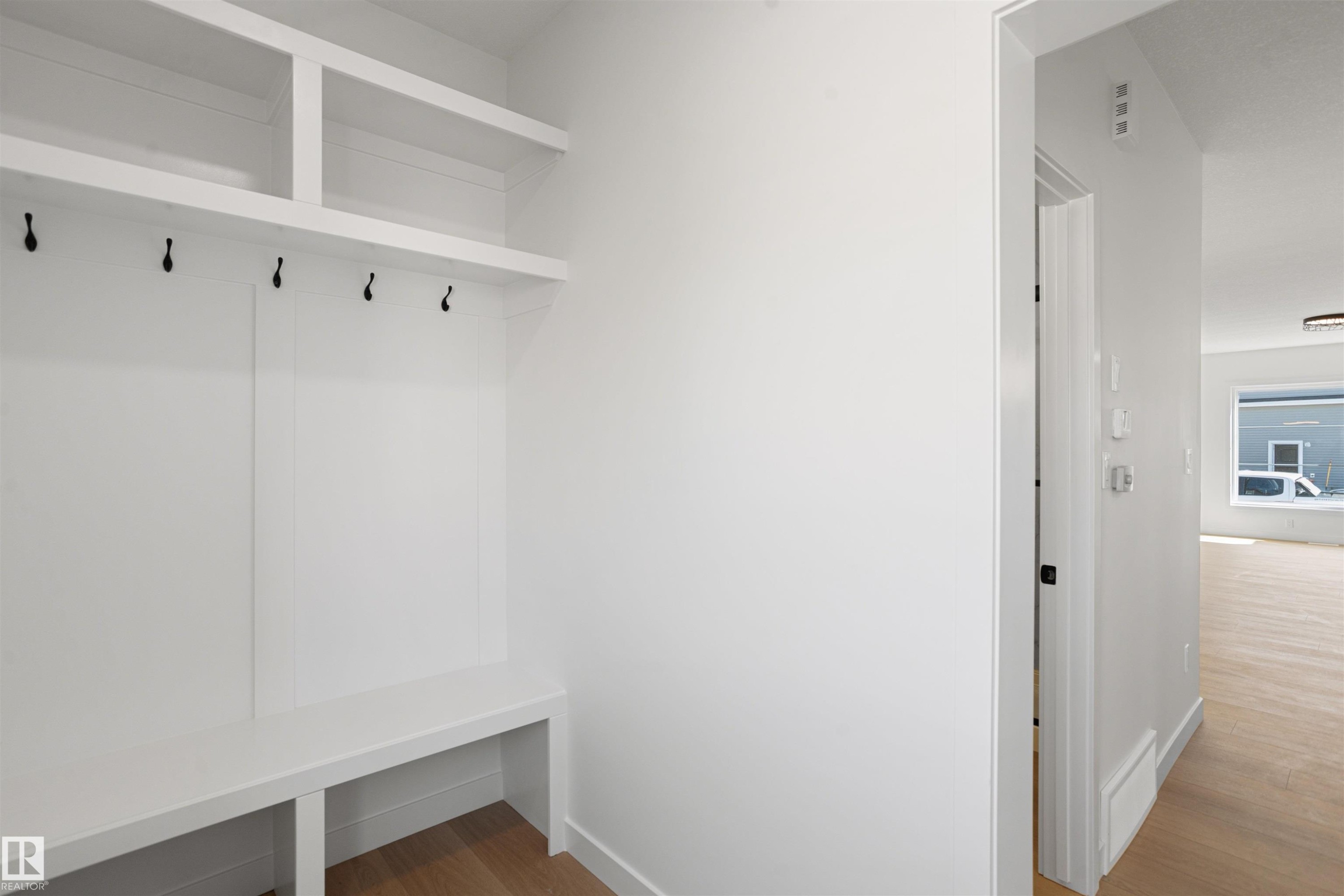1508 209 Street Nw, Edmonton, AB - Indoor