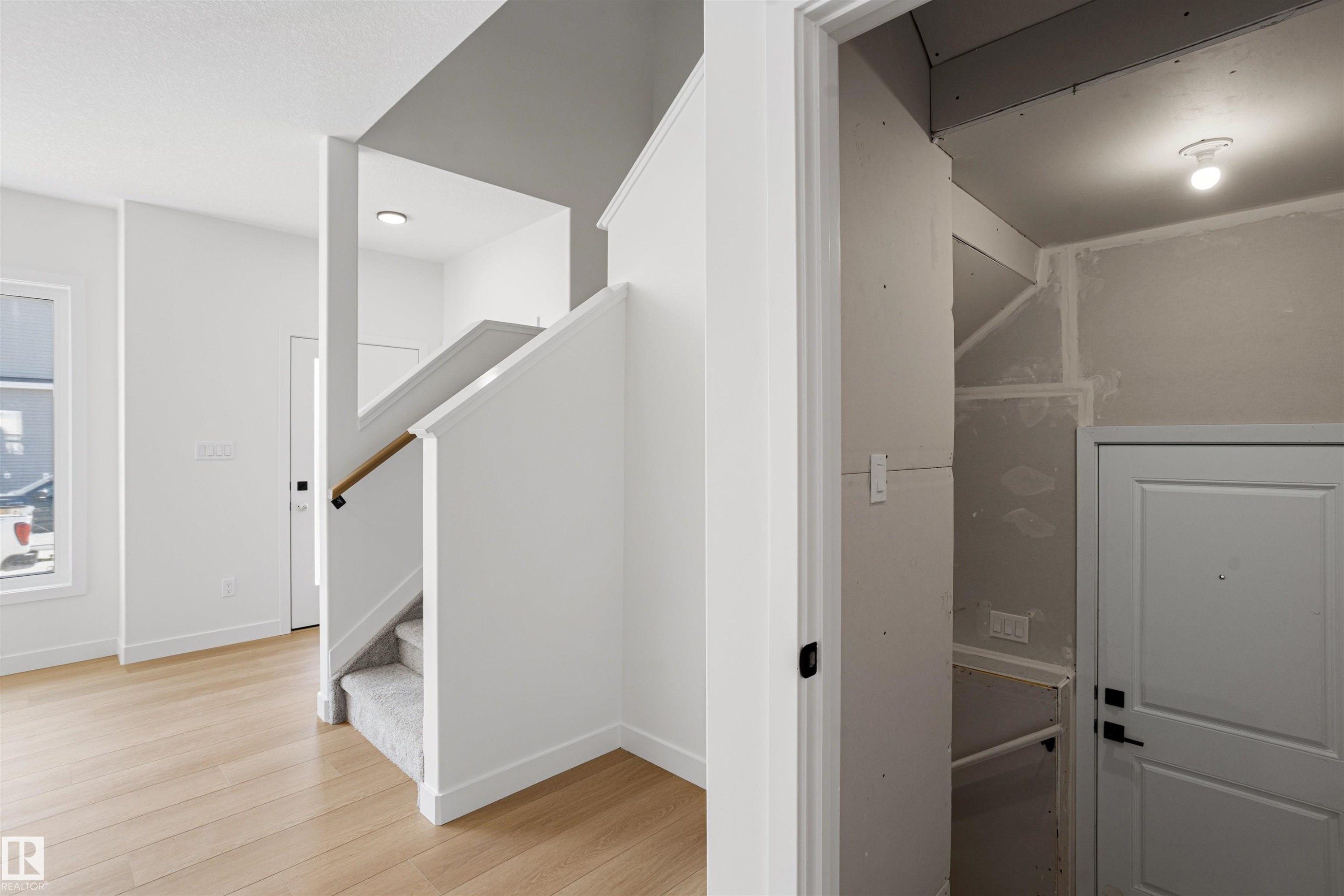 1508 209 Street Nw, Edmonton, AB - Indoor Photo Showing Other Room