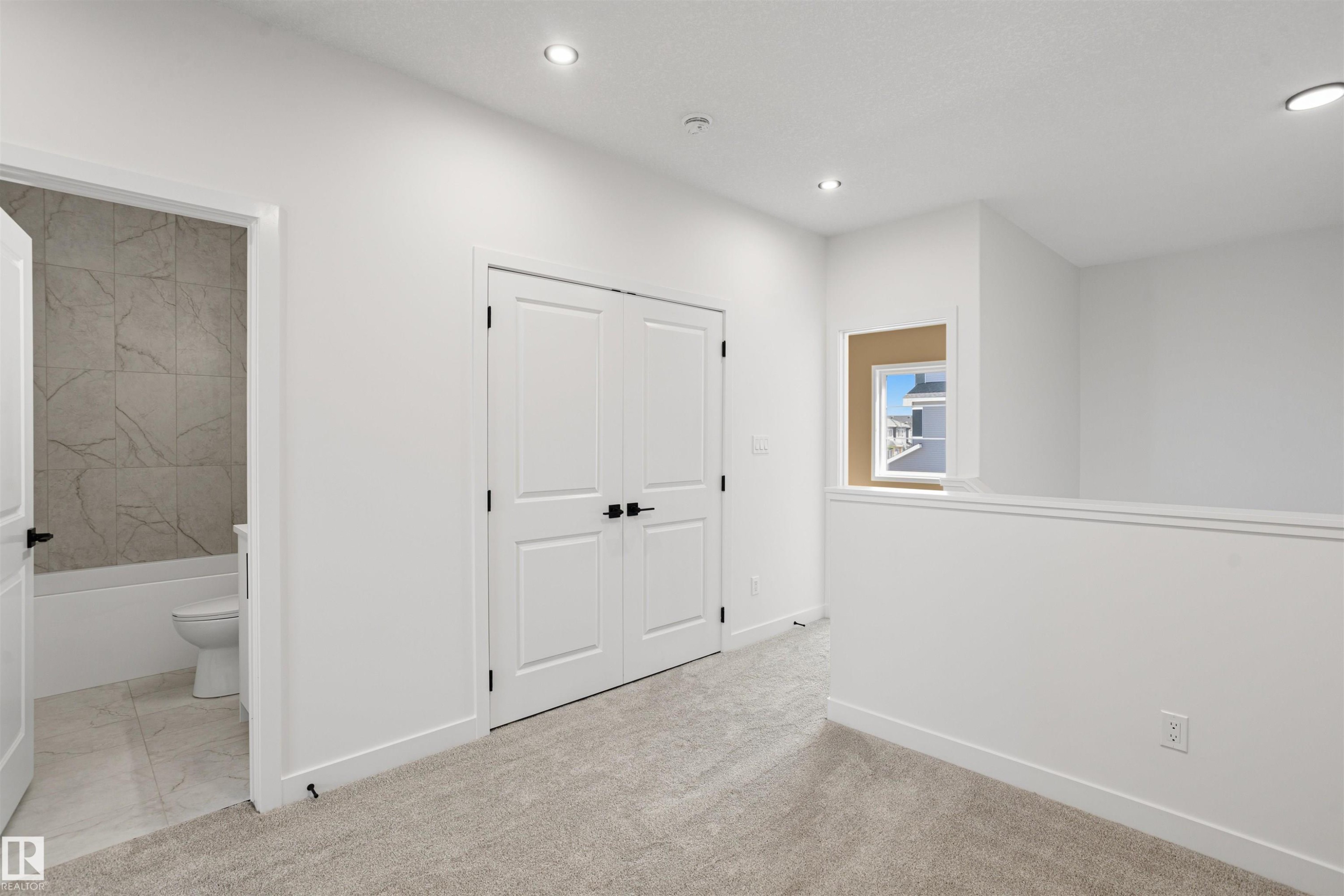 1508 209 Street Nw, Edmonton, AB - Indoor