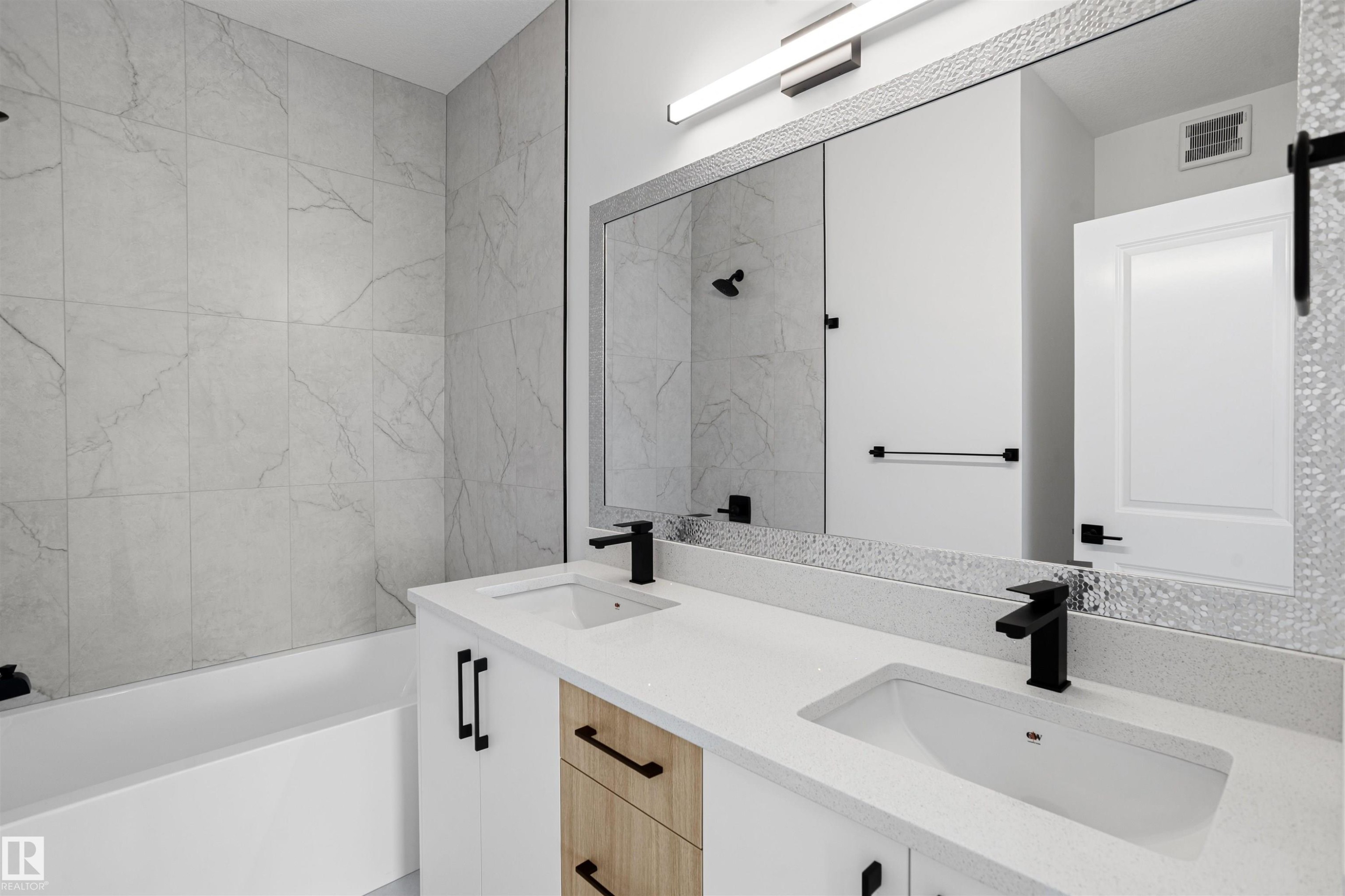 1508 209 Street Nw, Edmonton, AB - Indoor Photo Showing Bathroom