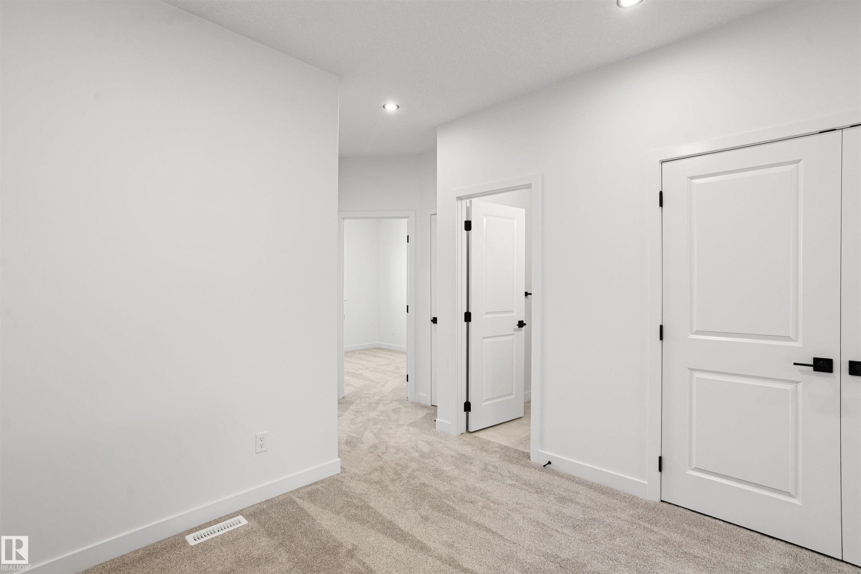 1508 209 Street Nw, Edmonton, AB - Indoor Photo Showing Other Room