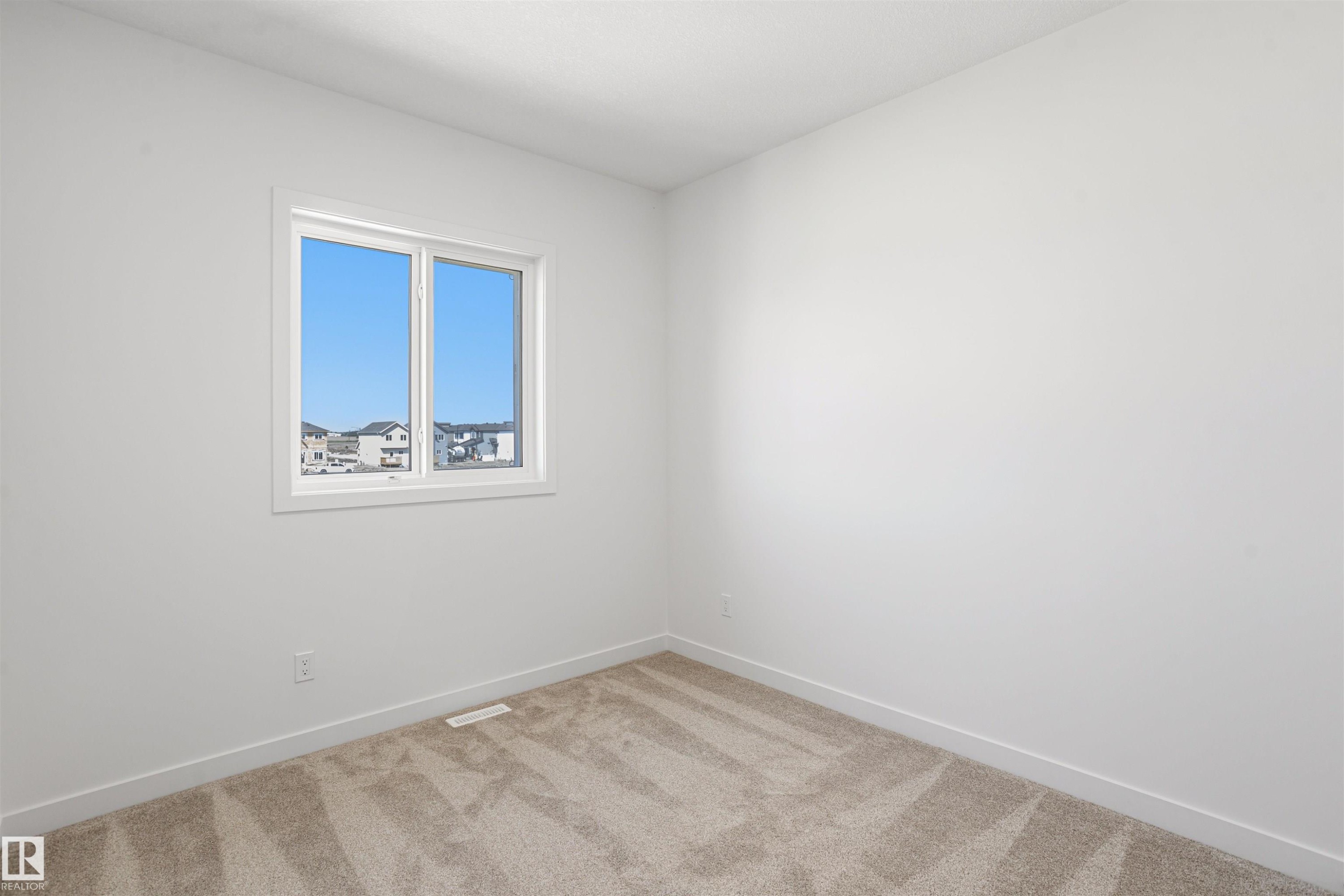 1508 209 Street Nw, Edmonton, AB - Indoor Photo Showing Other Room