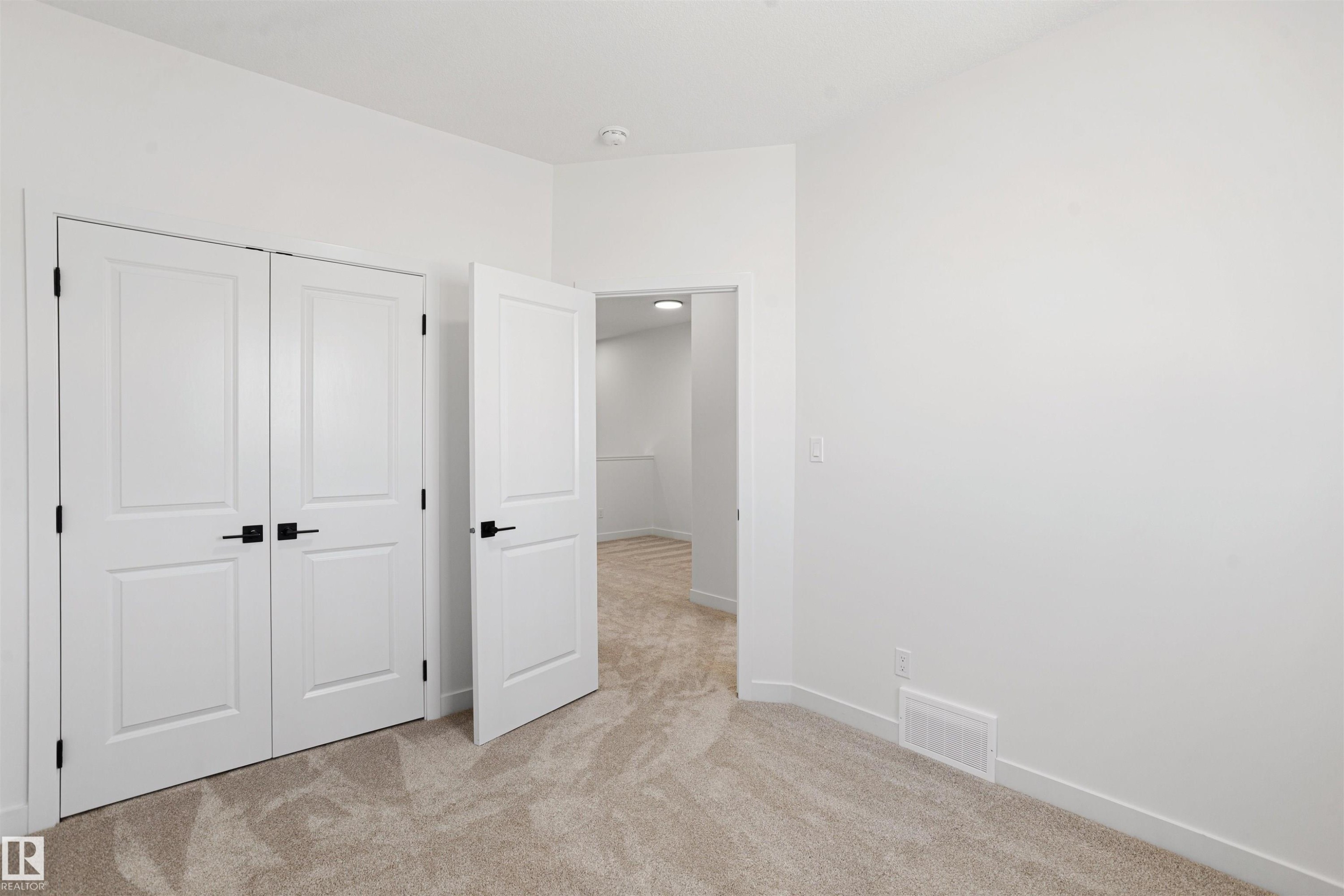 1508 209 Street Nw, Edmonton, AB - Indoor Photo Showing Other Room