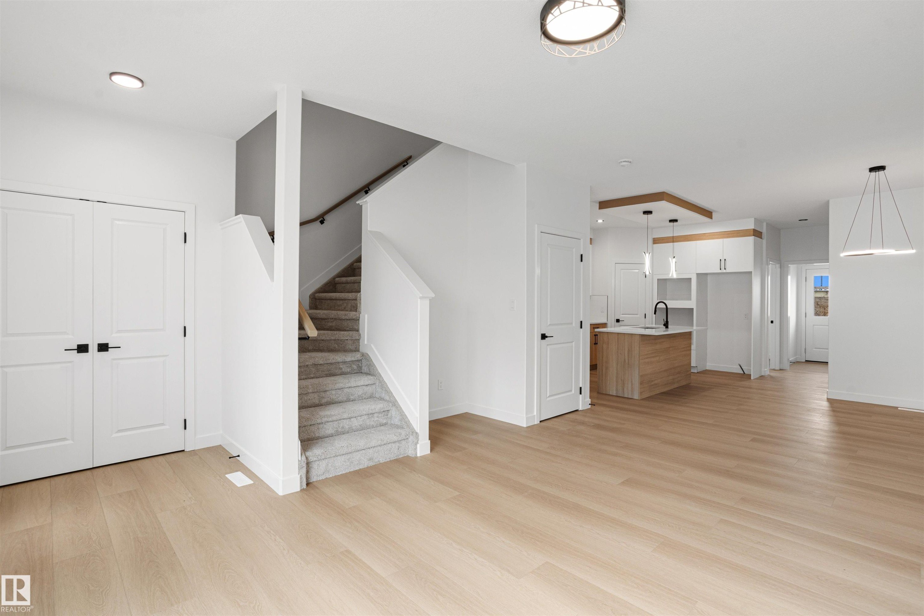 1508 209 Street Nw, Edmonton, AB - Indoor Photo Showing Other Room