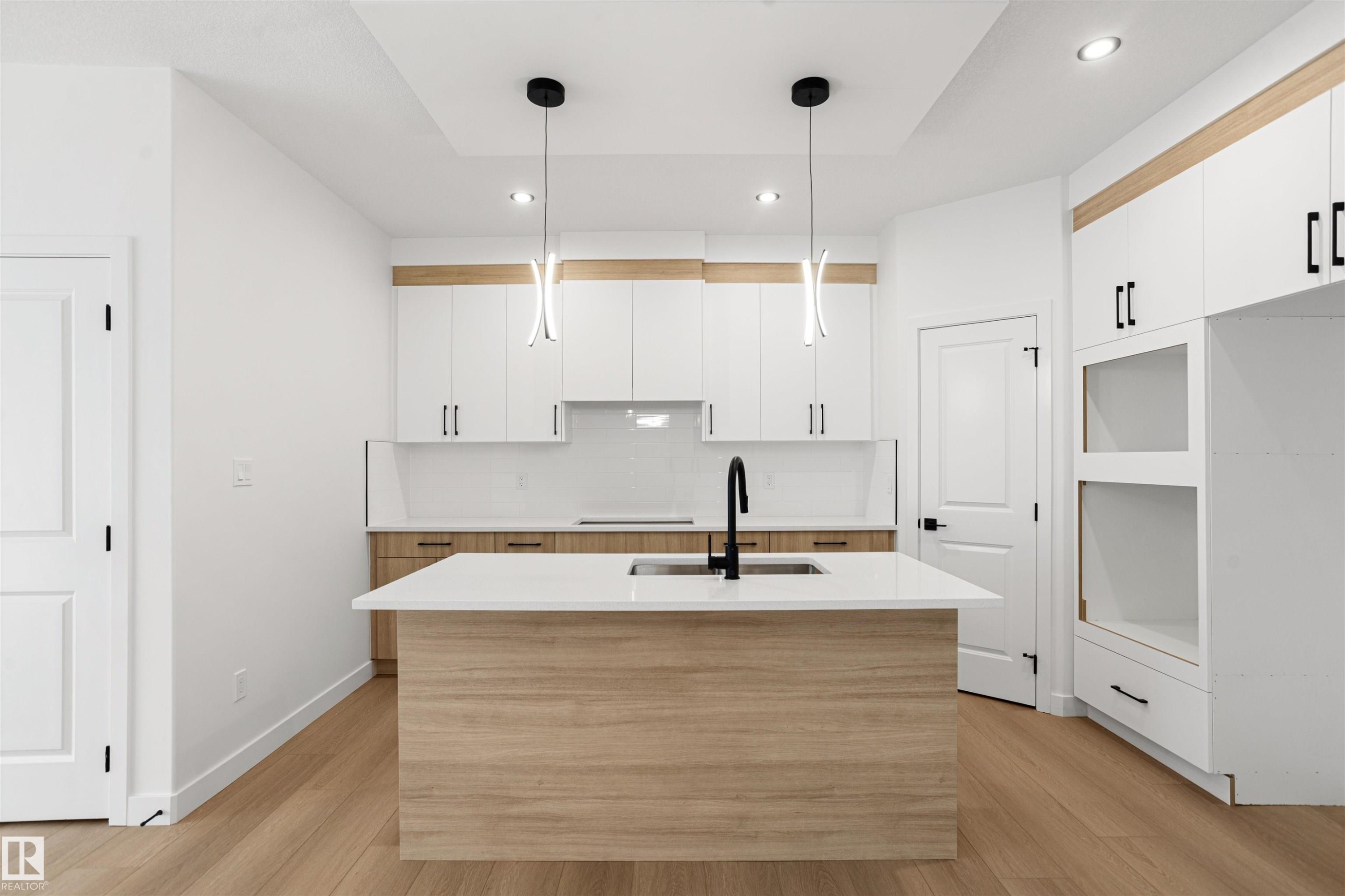 1508 209 Street Nw, Edmonton, AB - Indoor Photo Showing Kitchen