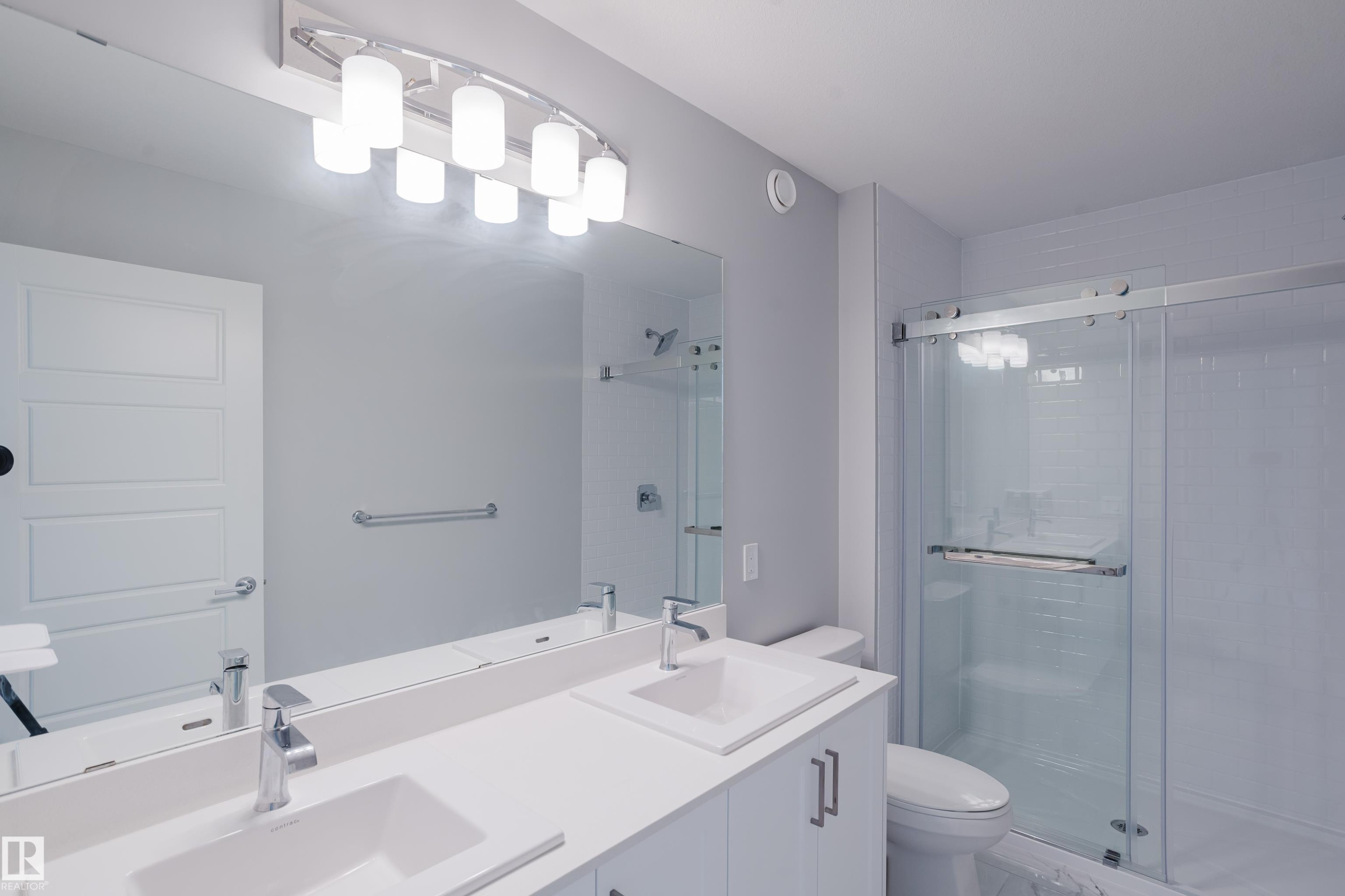3883 Chrustawka Place Sw, Edmonton, AB - Indoor Photo Showing Bathroom