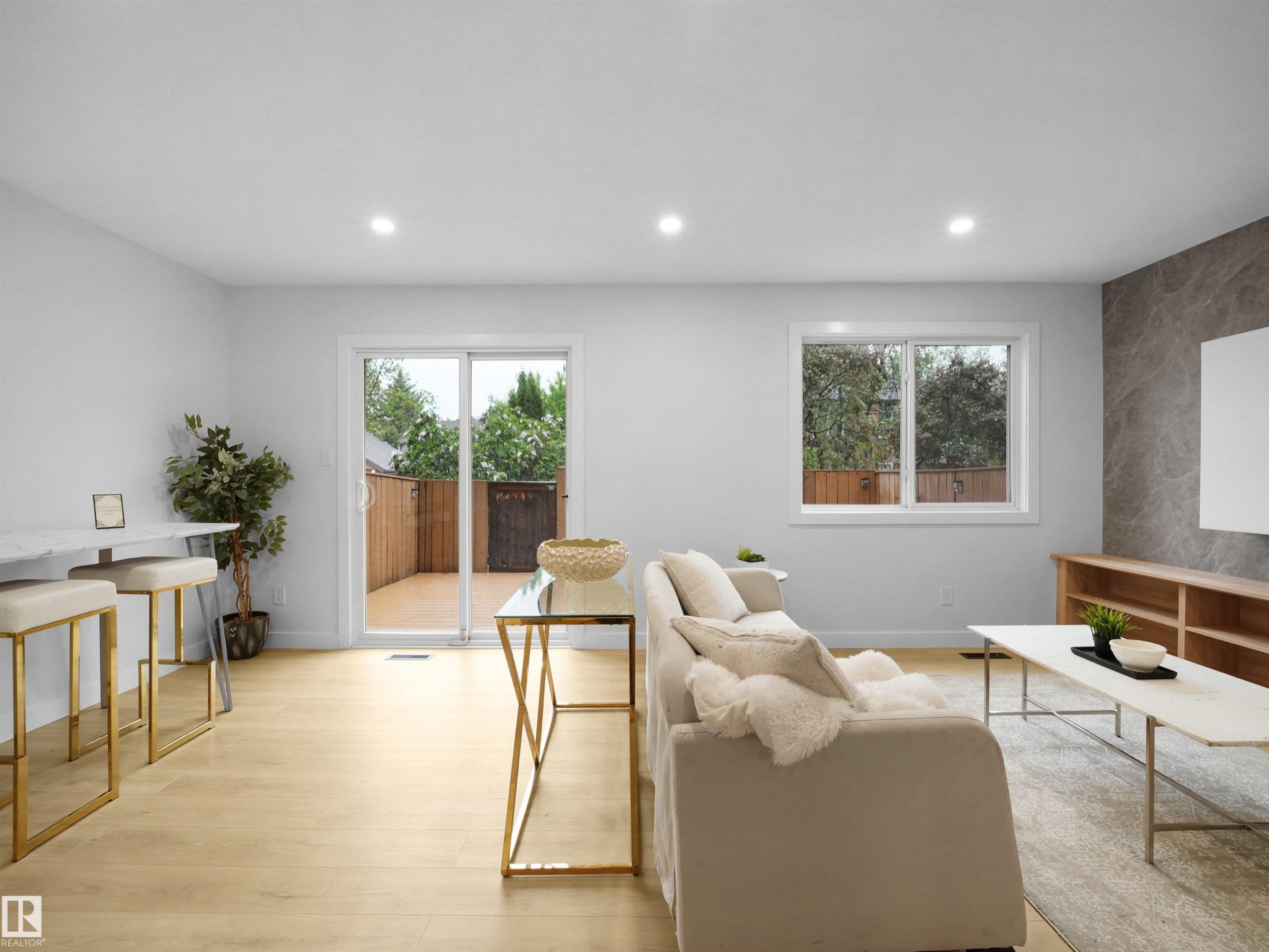 6096 Mill Woods Road Nw, Edmonton, AB - Indoor Photo Showing Other Room