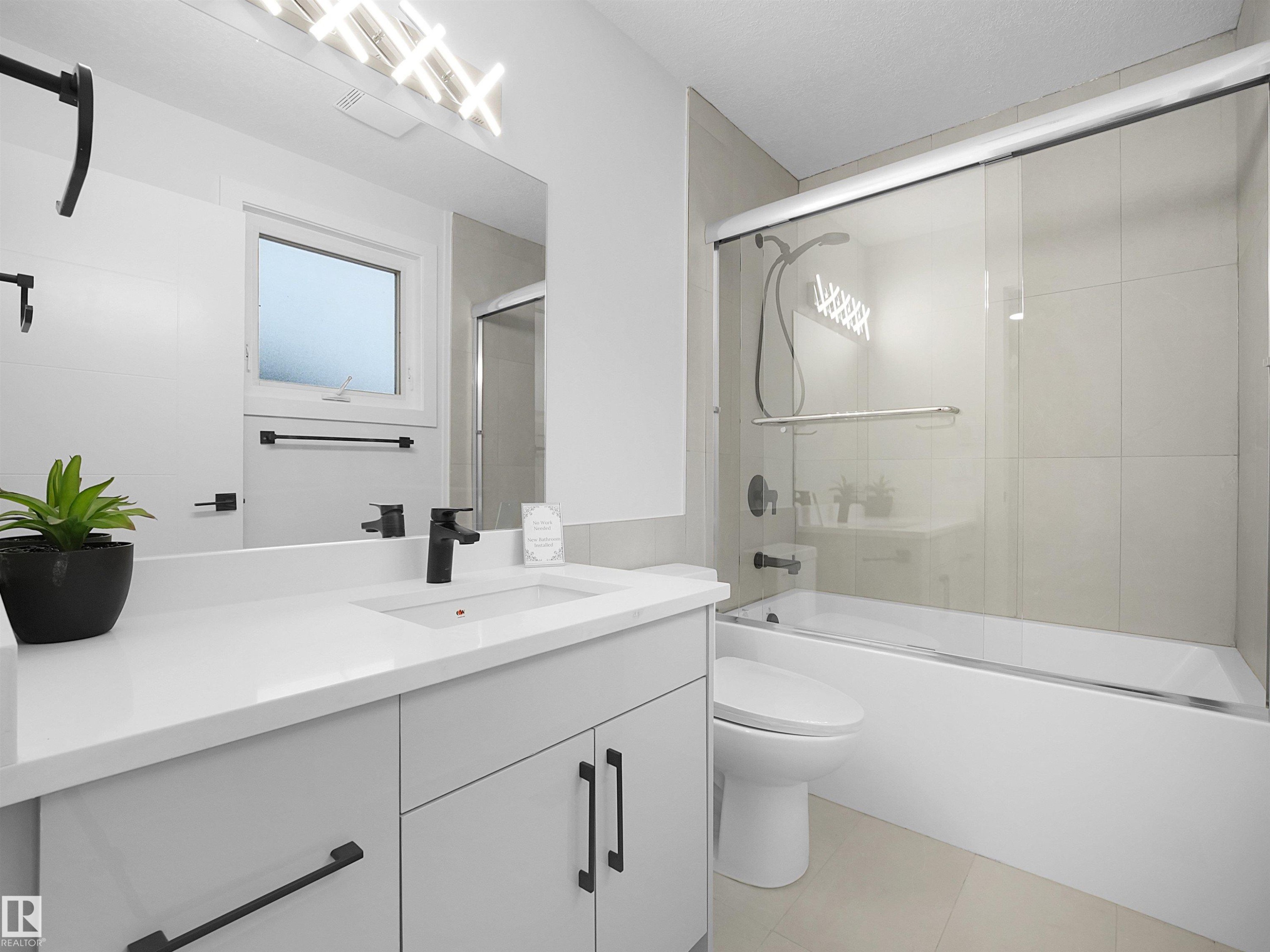 6096 Mill Woods Road Nw, Edmonton, AB - Indoor Photo Showing Bathroom