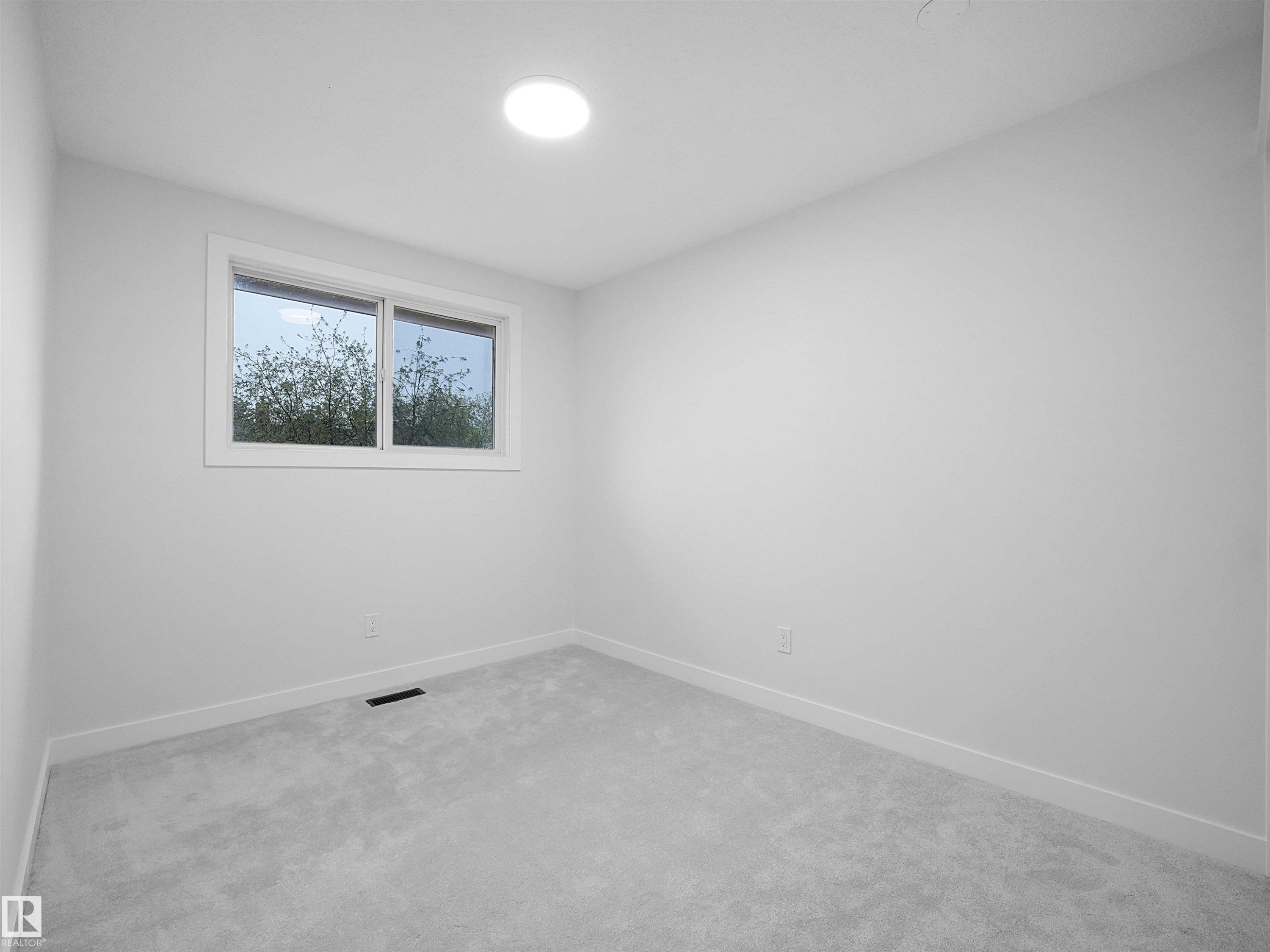6096 Mill Woods Road Nw, Edmonton, AB - Indoor Photo Showing Other Room
