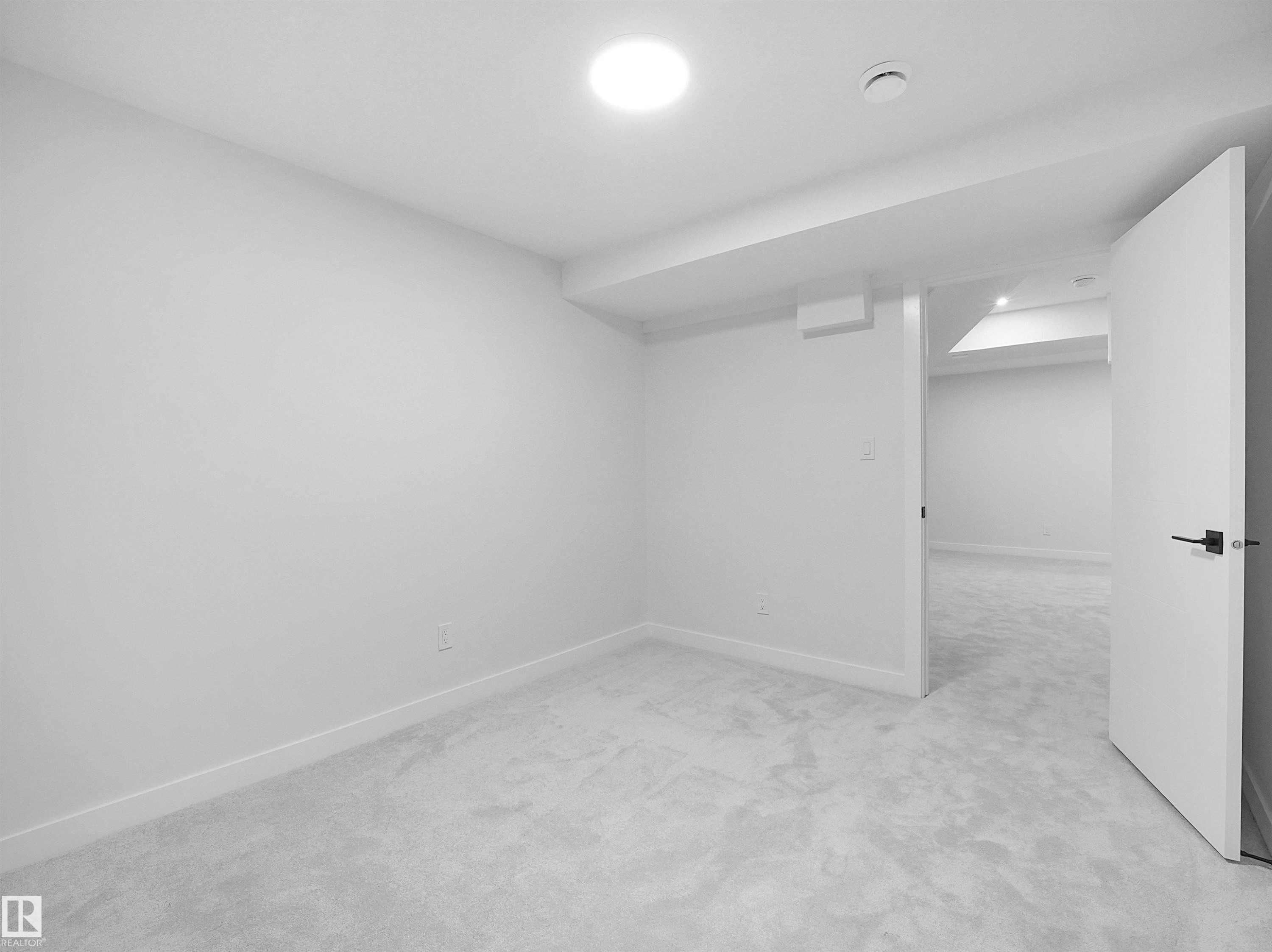 6096 Mill Woods Road Nw, Edmonton, AB - Indoor Photo Showing Other Room