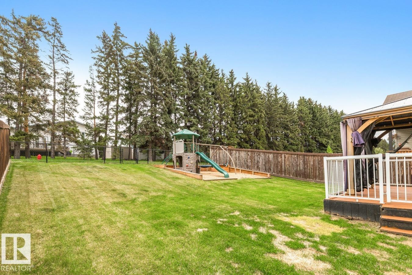Huge Yard That Backs Onto A Walkway. - 4717 60 Street, Beaumont, AB