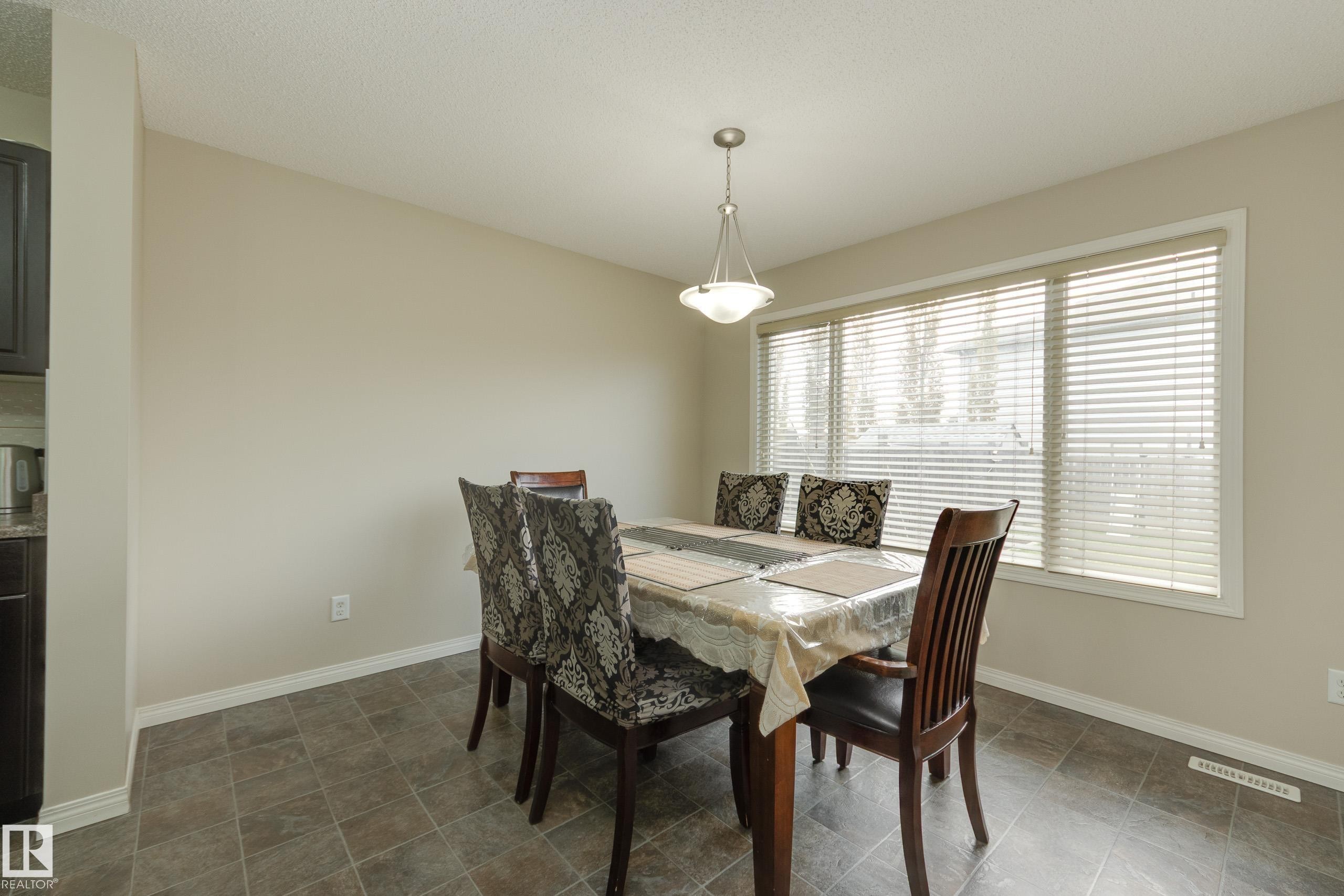 1939 118 Street, Edmonton, AB - Indoor Photo Showing Dining Room
