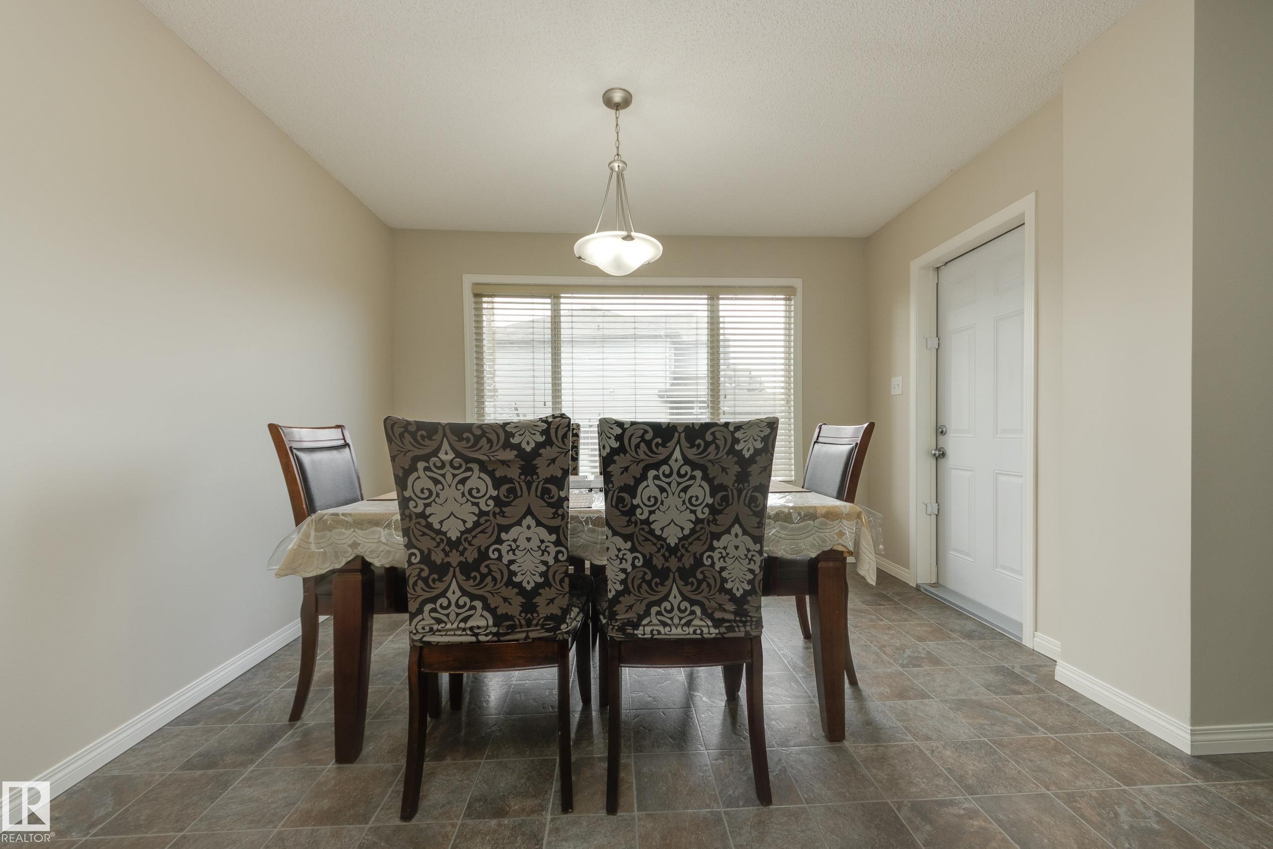 1939 118 Street, Edmonton, AB - Indoor Photo Showing Dining Room