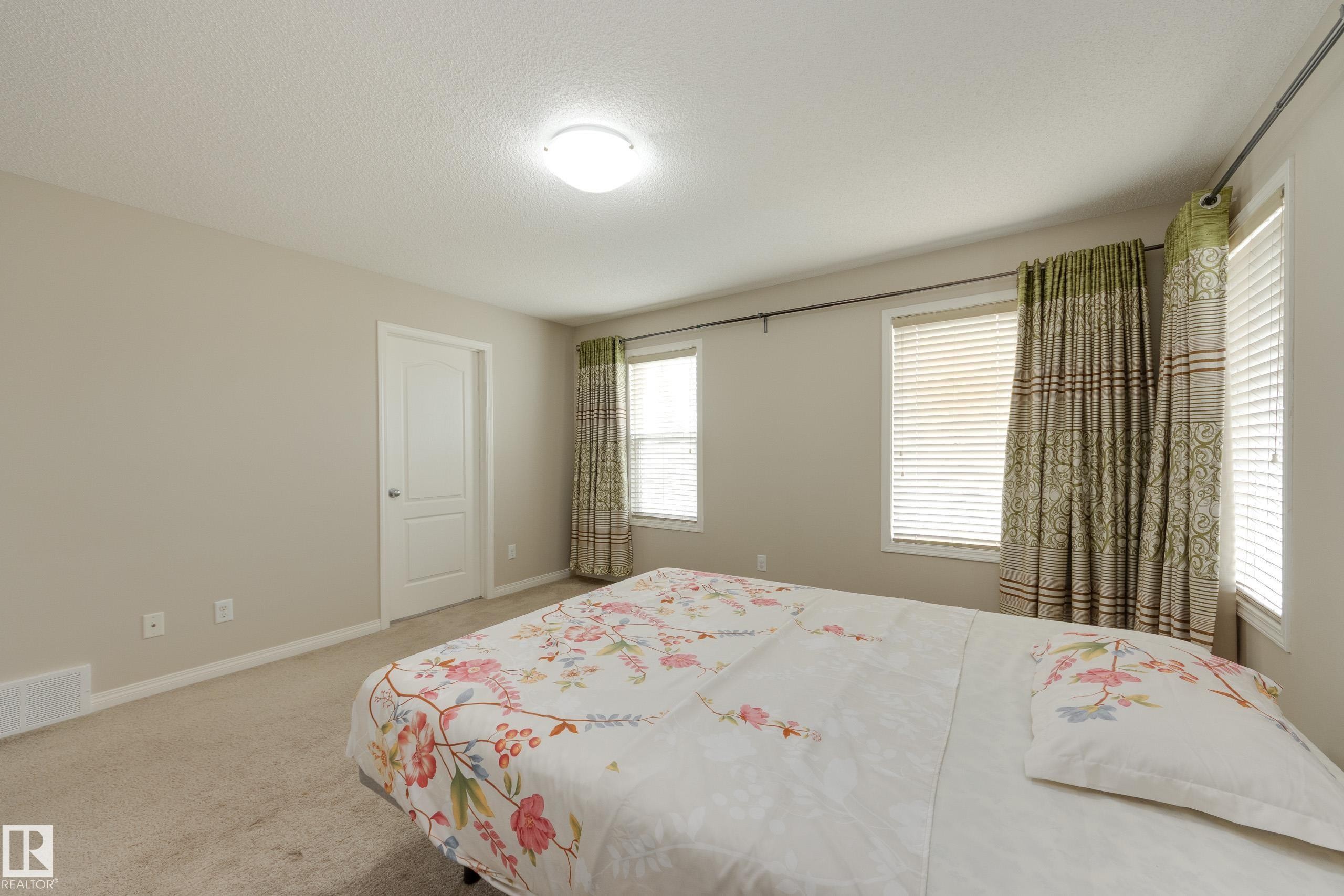 1939 118 Street, Edmonton, AB - Indoor Photo Showing Bedroom