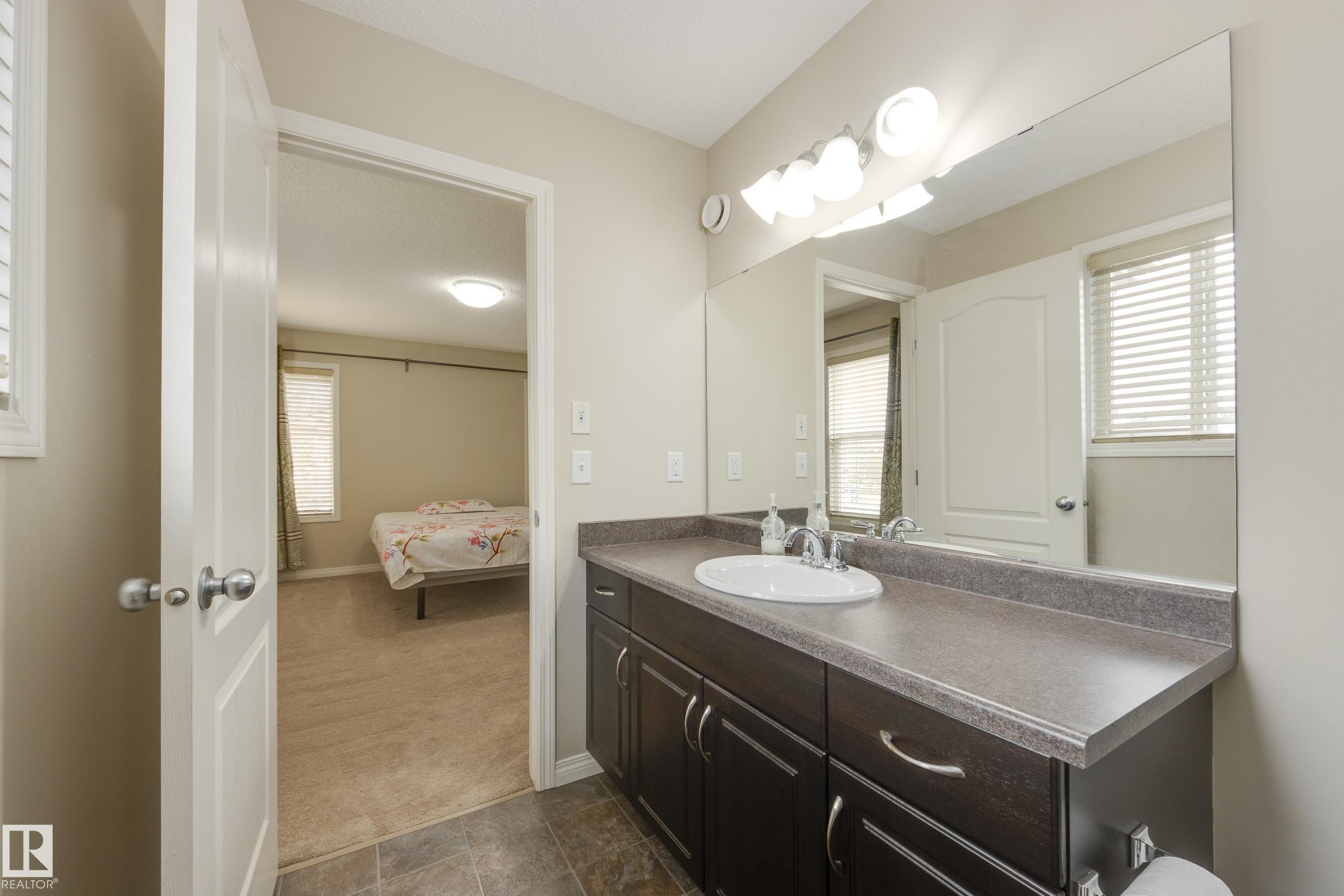1939 118 Street, Edmonton, AB - Indoor Photo Showing Bathroom