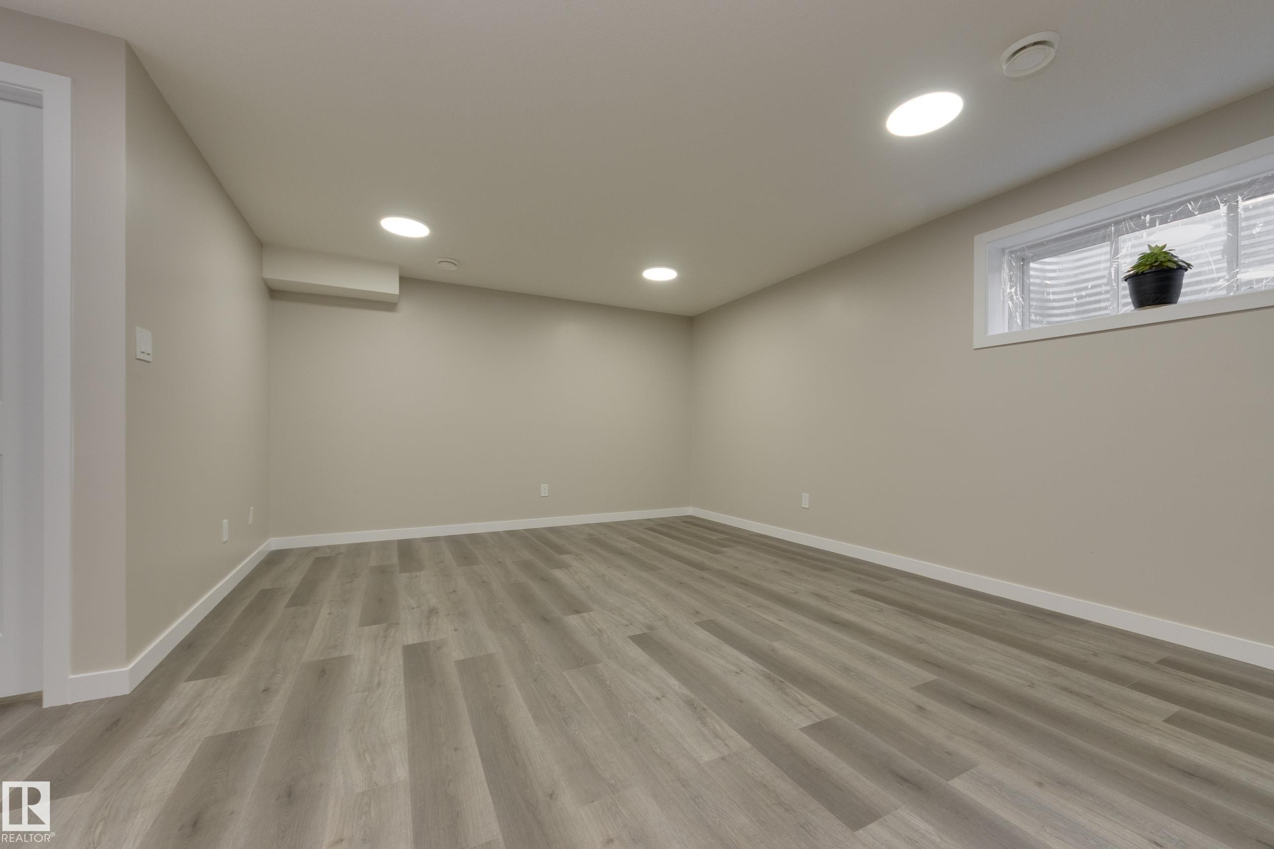 1939 118 Street, Edmonton, AB - Indoor