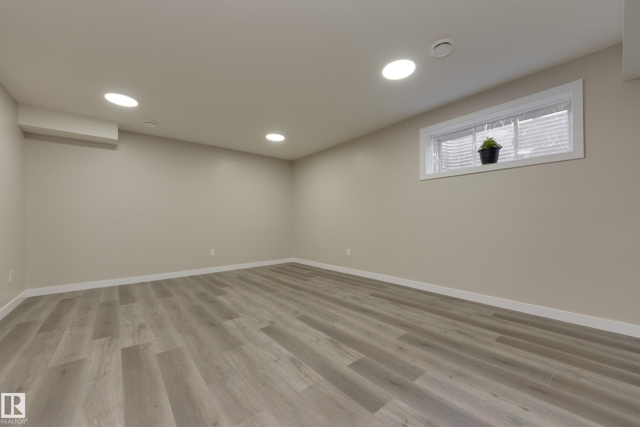 1939 118 Street, Edmonton, AB - Indoor