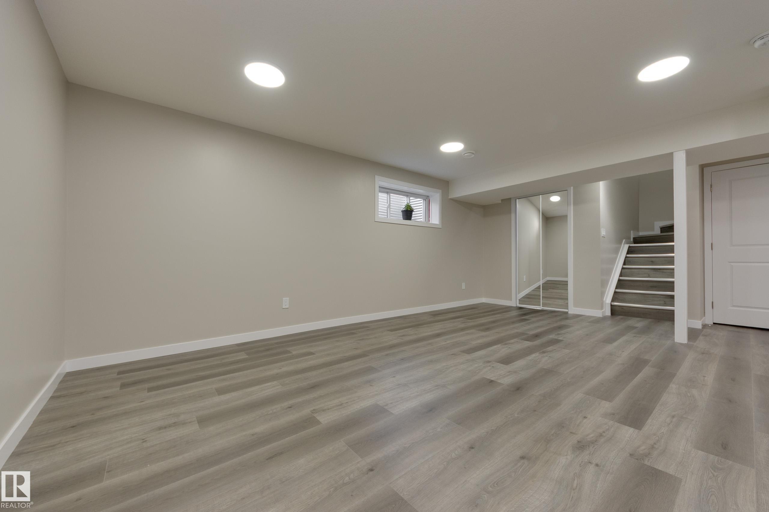 1939 118 Street, Edmonton, AB - Indoor