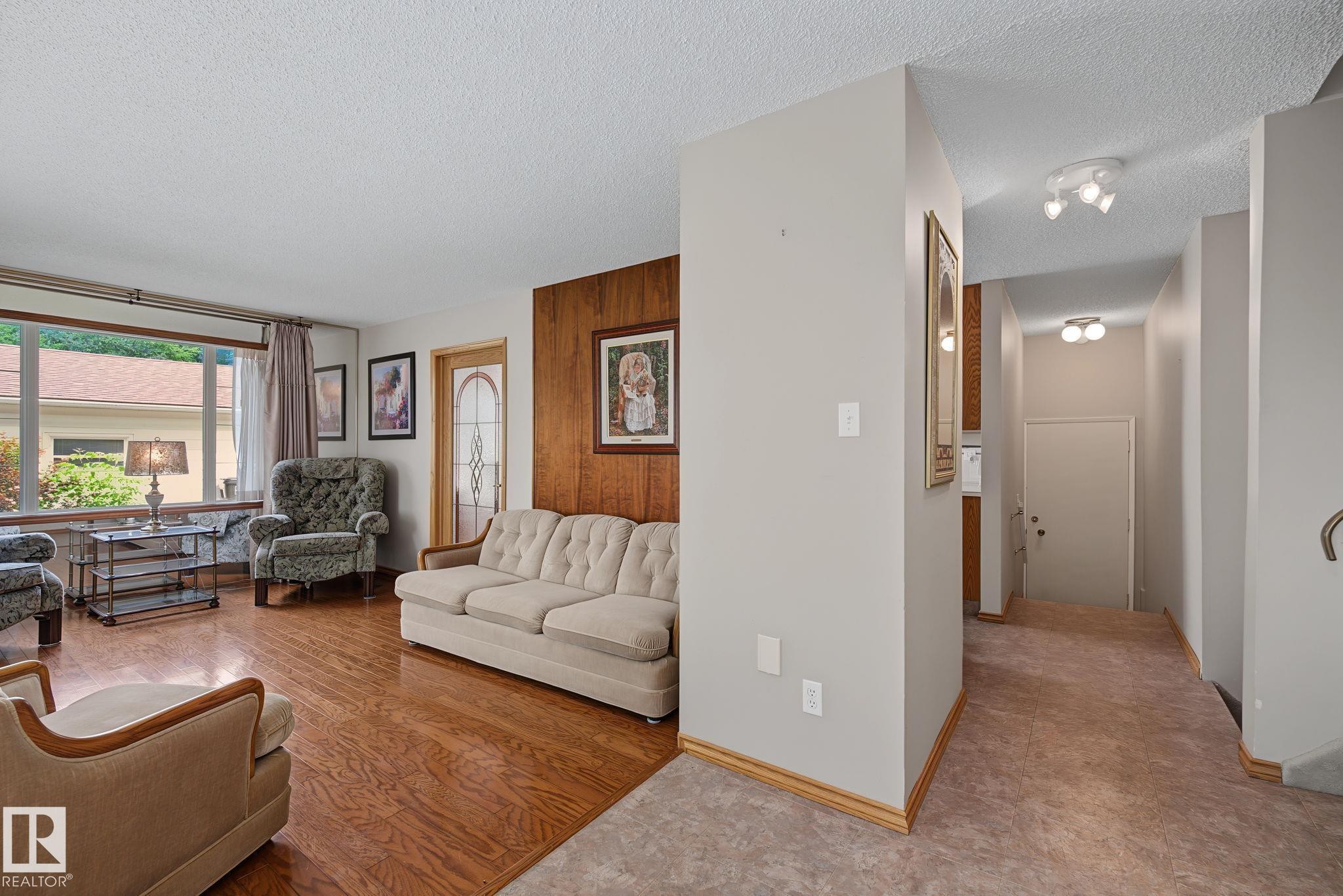 14703 65 Street Nw, Edmonton, AB - Indoor Photo Showing Living Room