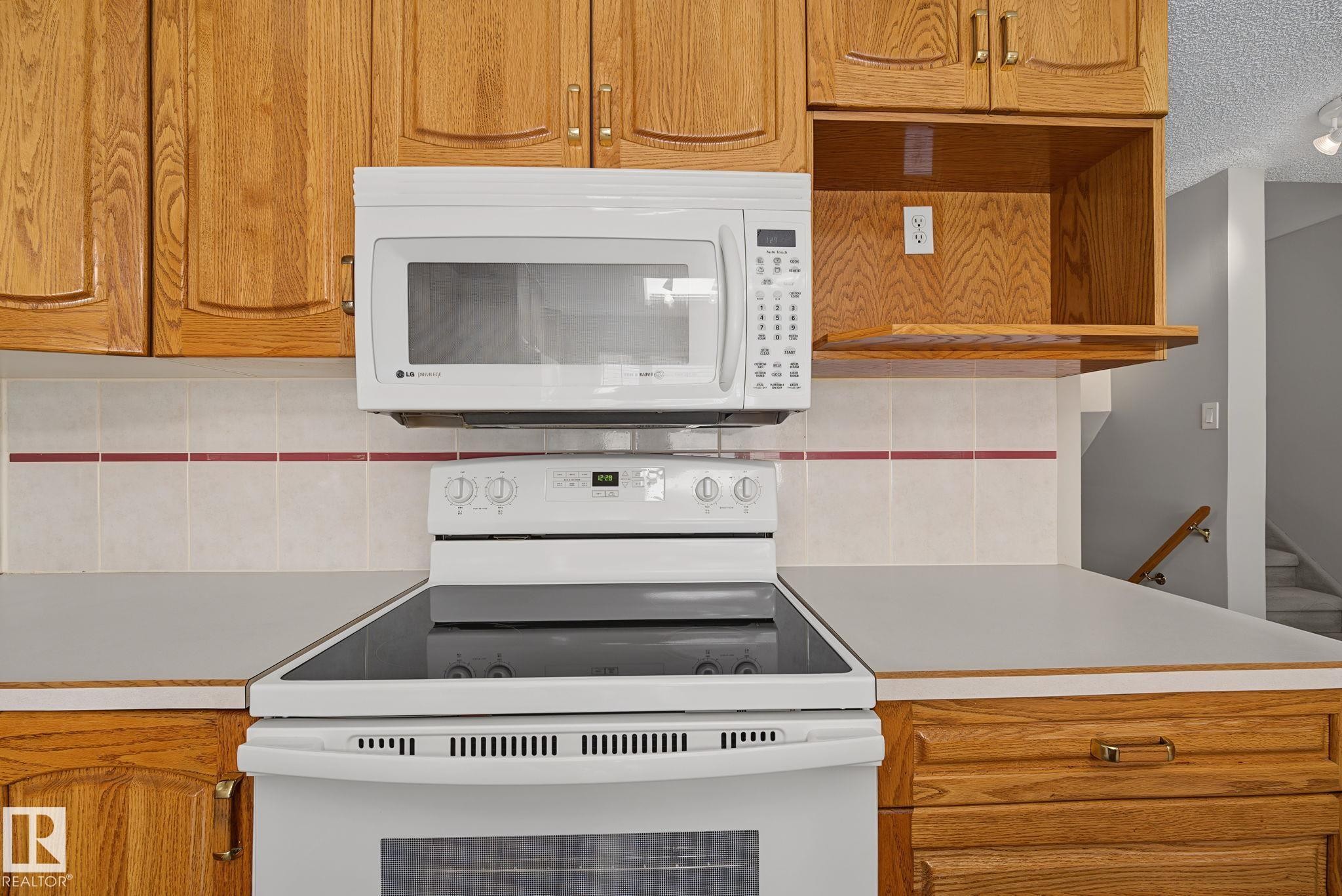 14703 65 Street Nw, Edmonton, AB - Indoor Photo Showing Kitchen