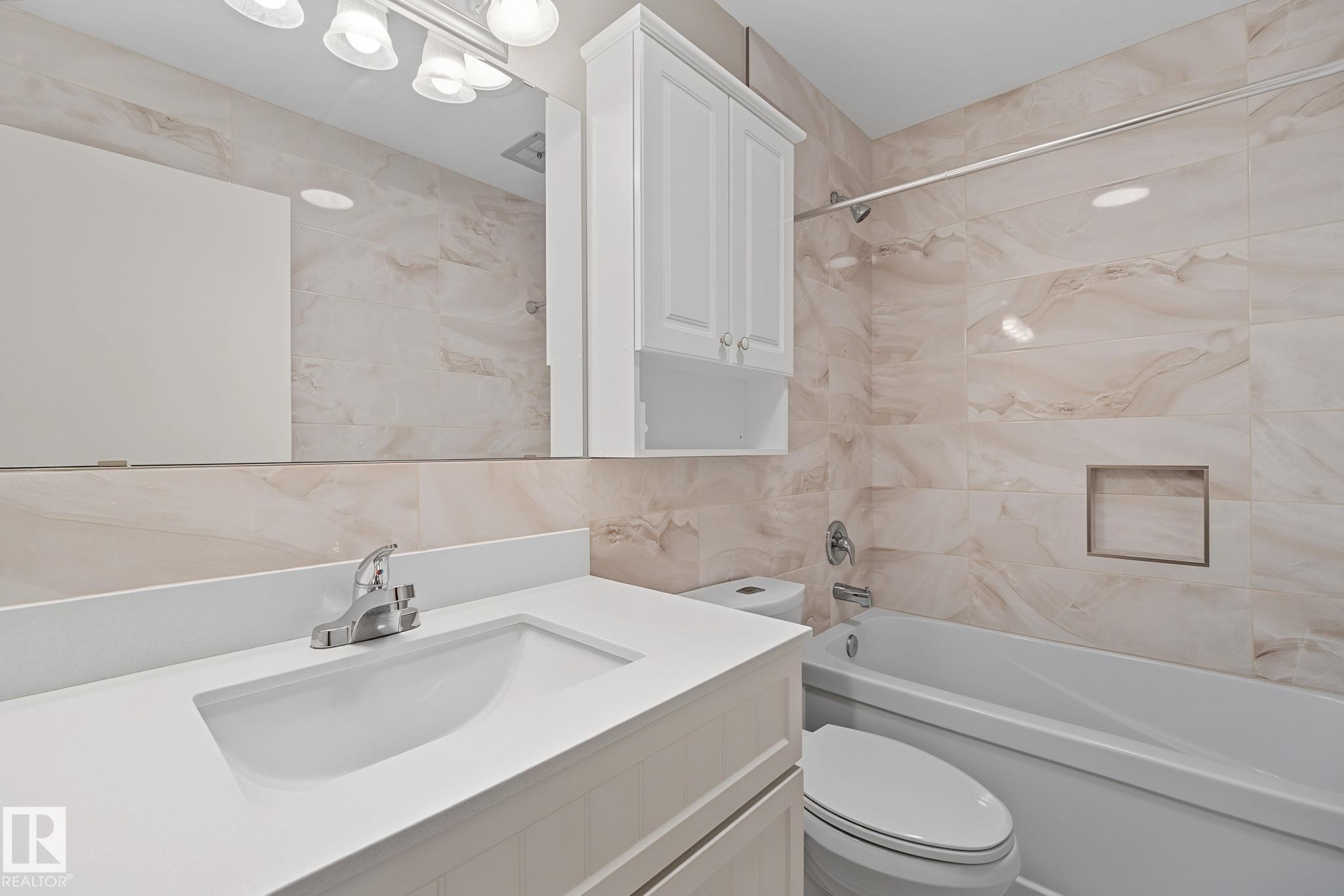 14703 65 Street Nw, Edmonton, AB - Indoor Photo Showing Bathroom