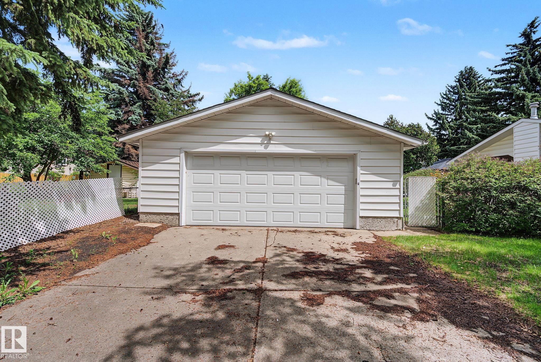 14703 65 Street Nw, Edmonton, AB - Outdoor