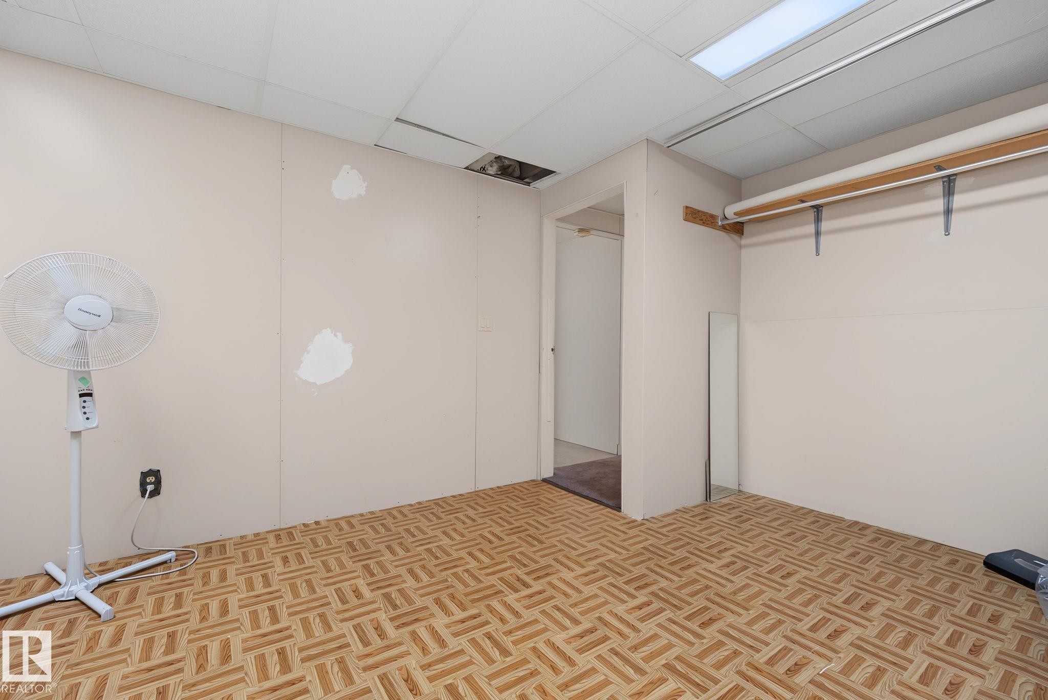 14703 65 Street Nw, Edmonton, AB - Indoor