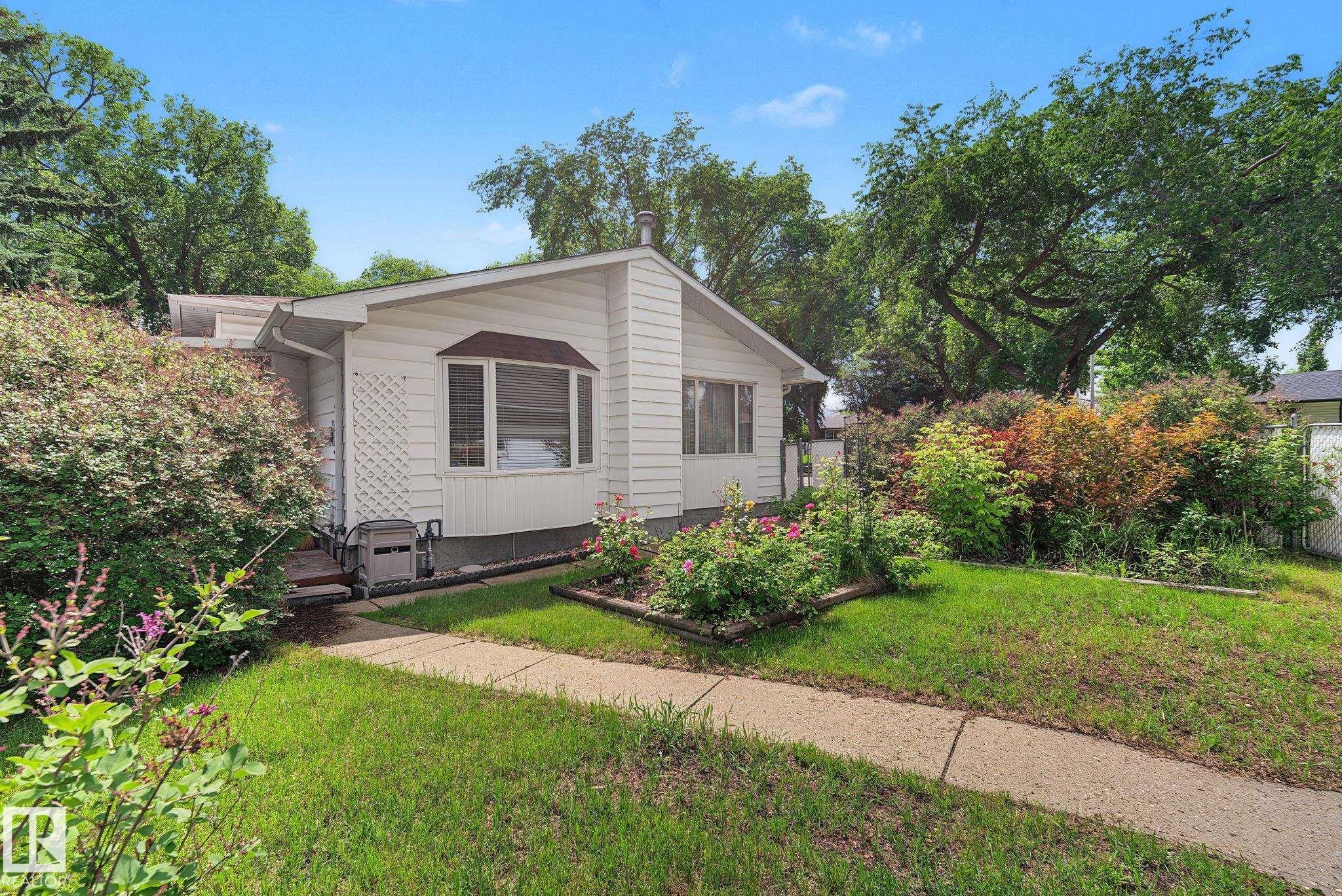 14703 65 Street Nw, Edmonton, AB - Outdoor